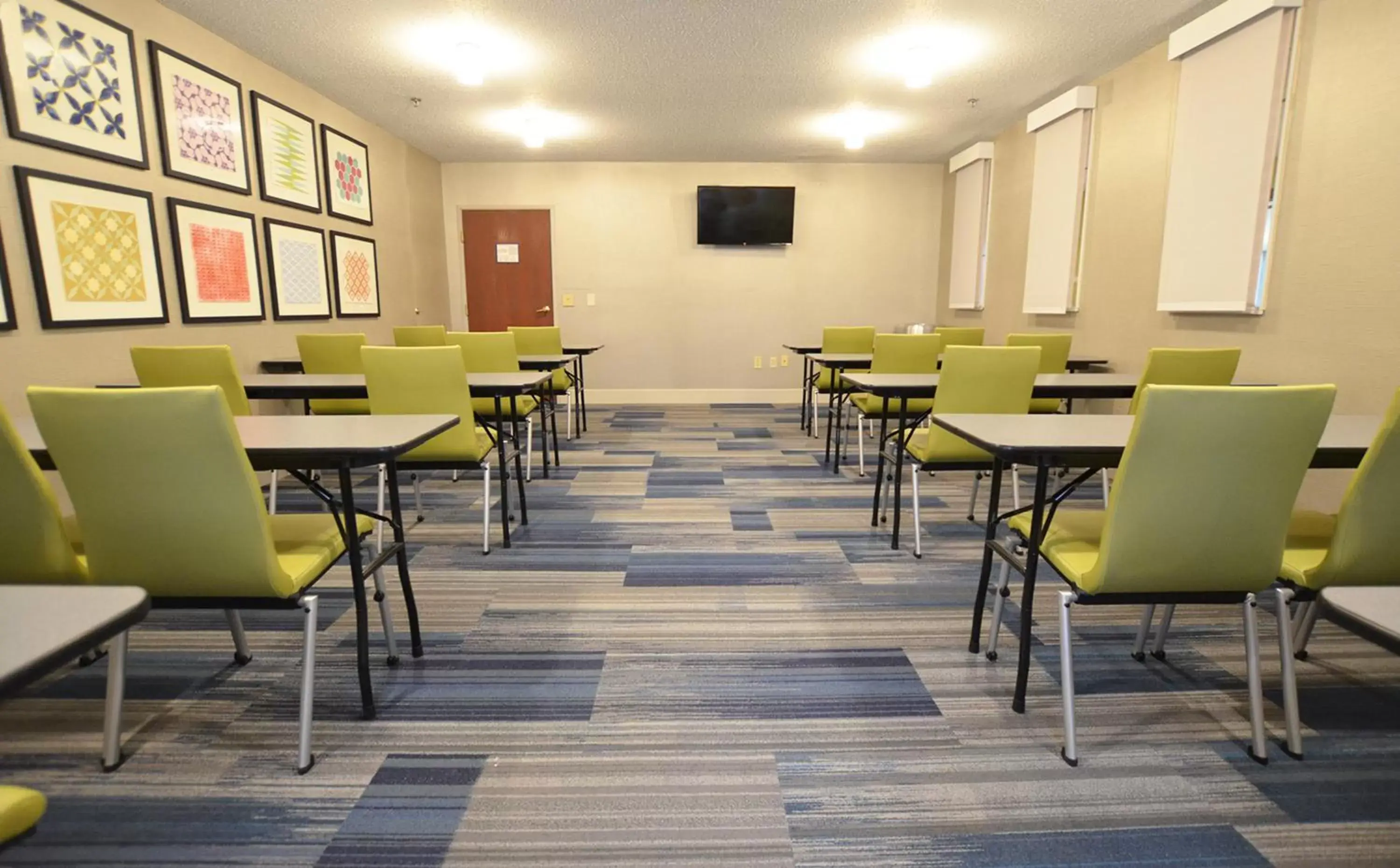 Meeting/conference room in Holiday Inn Express Pittsburgh-Bridgeville, an IHG Hotel