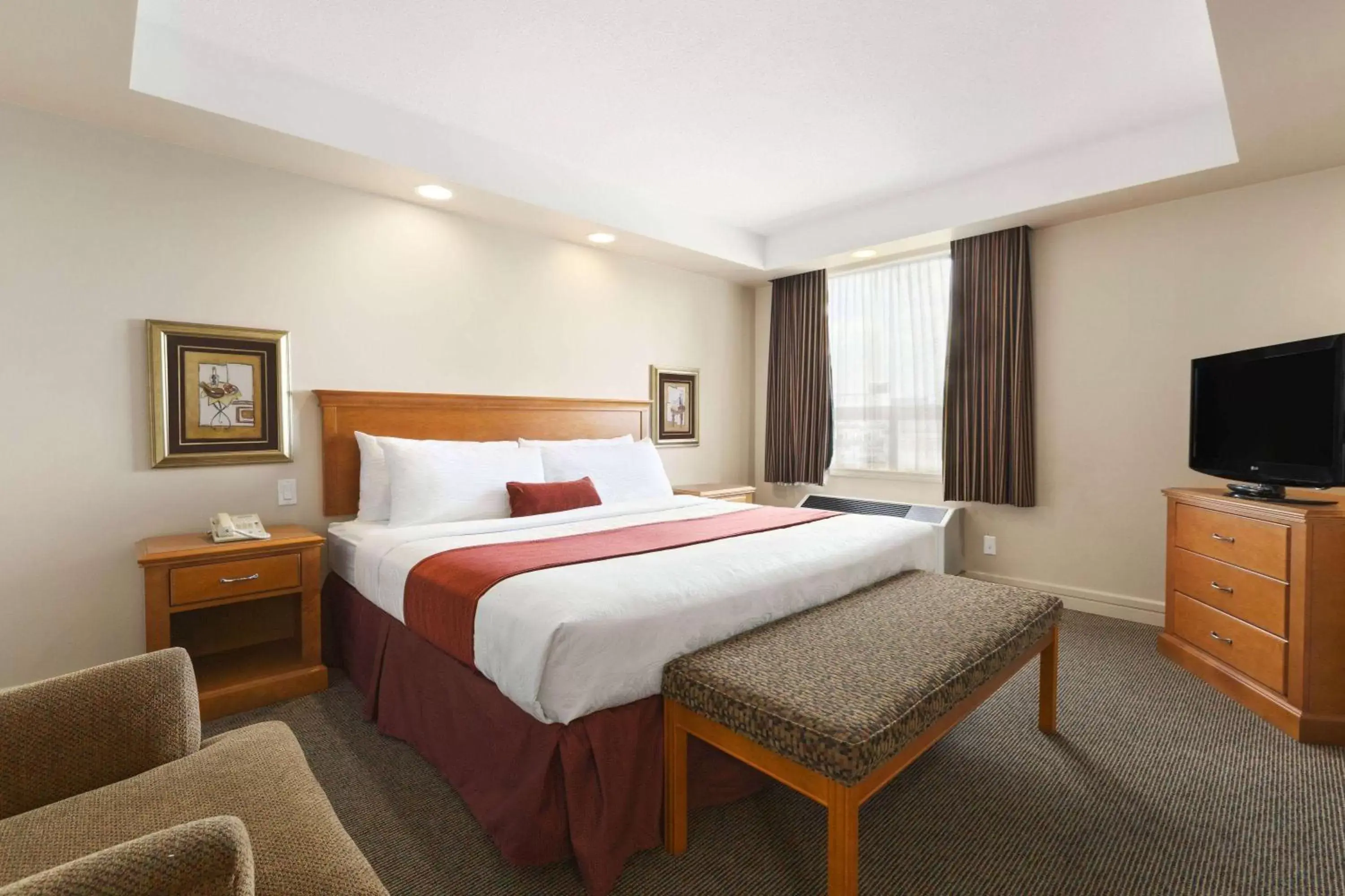 Photo of the whole room, Bed in Travelodge by Wyndham Spruce Grove