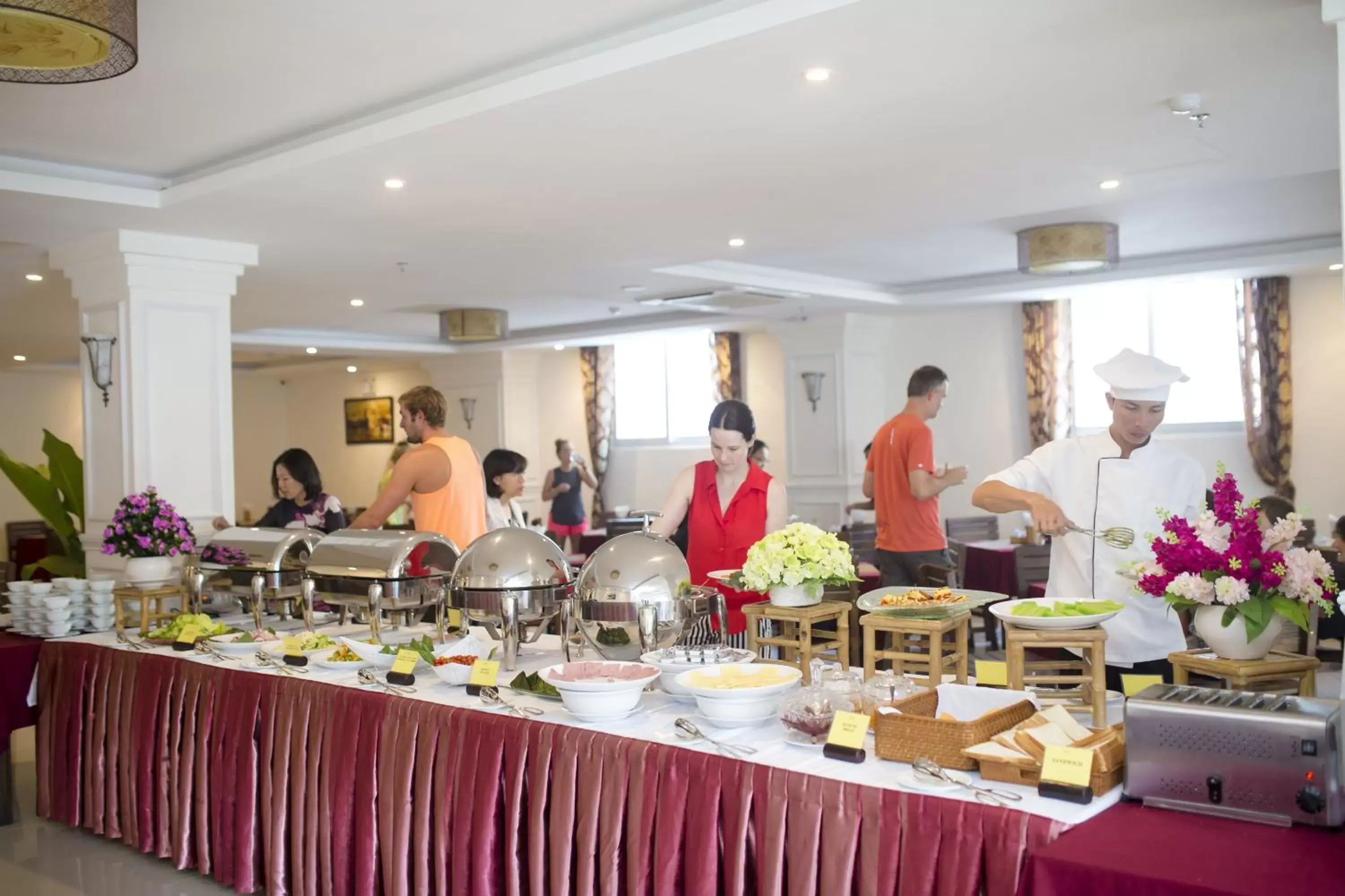 Restaurant/Places to Eat in Edele Hotel