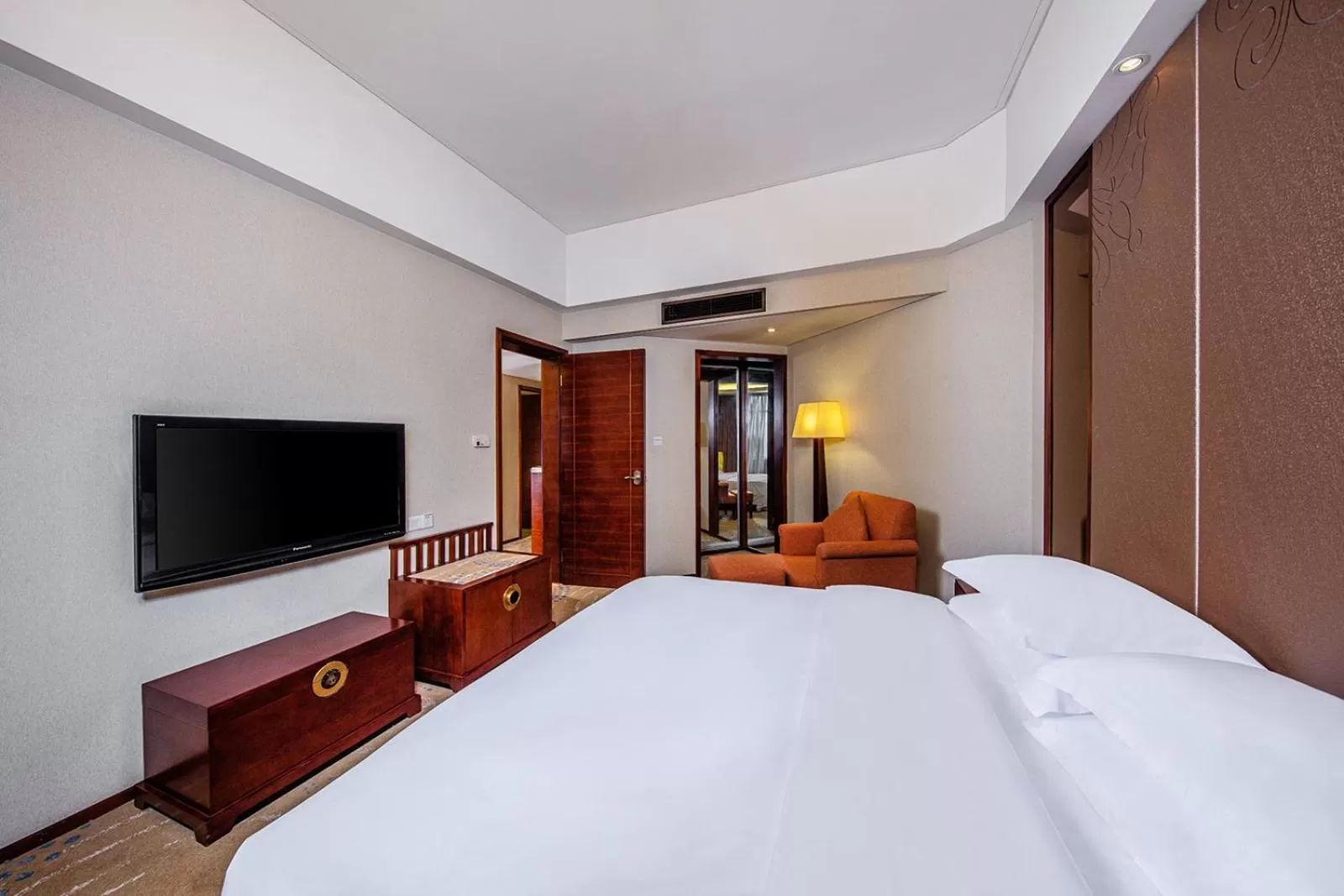 Bedroom, Bed in Crowne Plaza Foshan by IHG