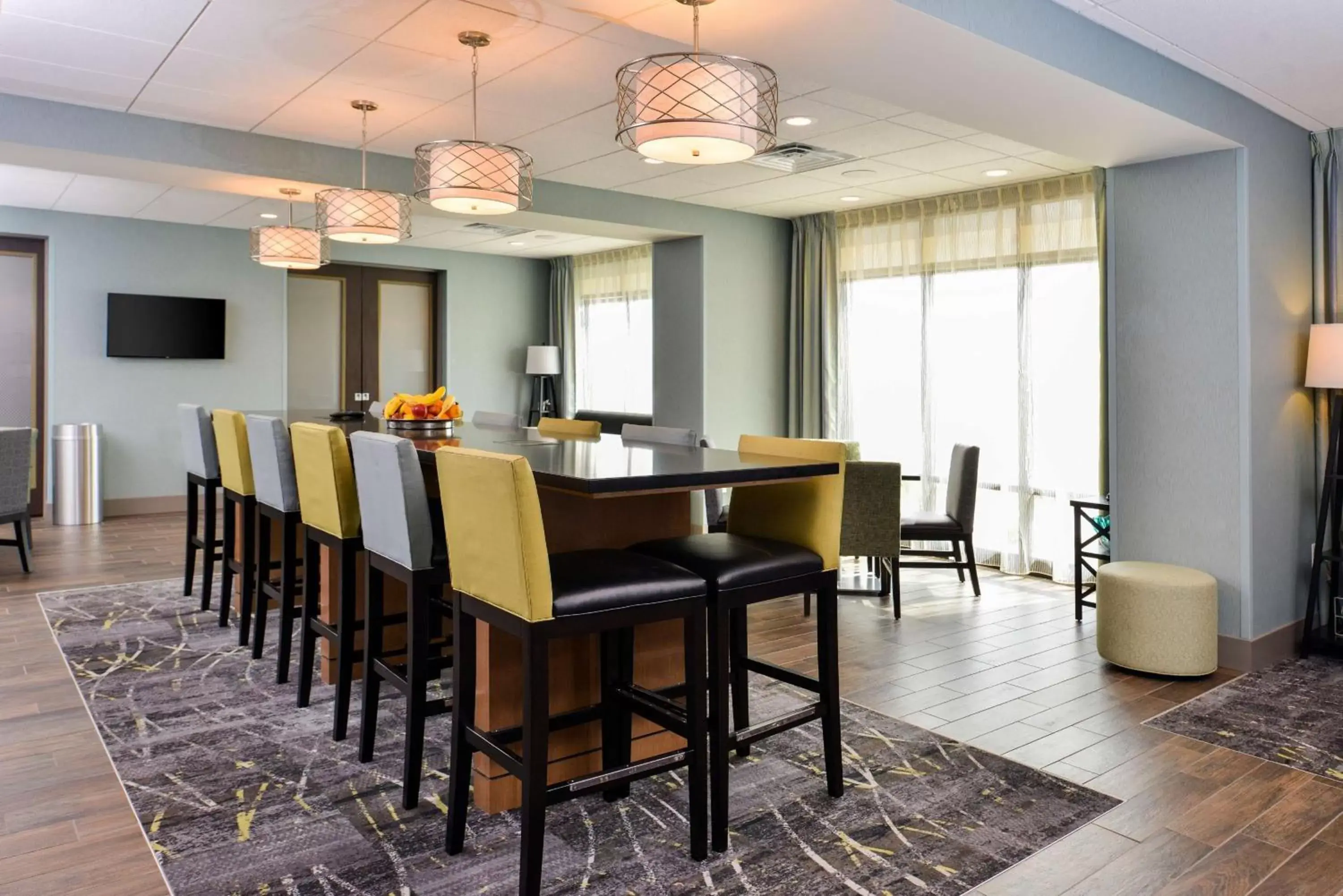 Dining area in Hampton Inn By Hilton Omaha Airport, Ia