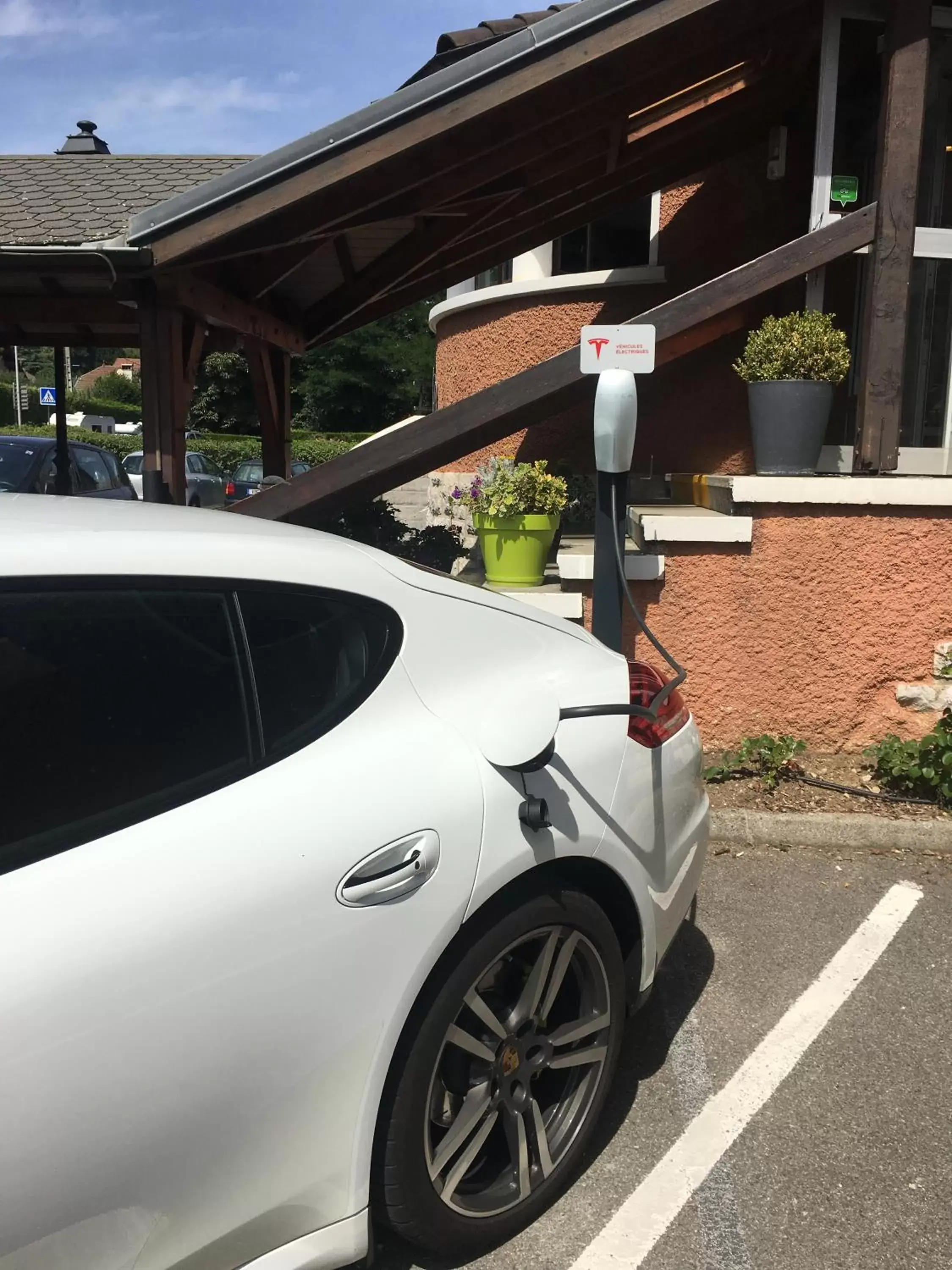 Parking in Hôtel Beauregard, The Originals Relais (Inter-Hotel)