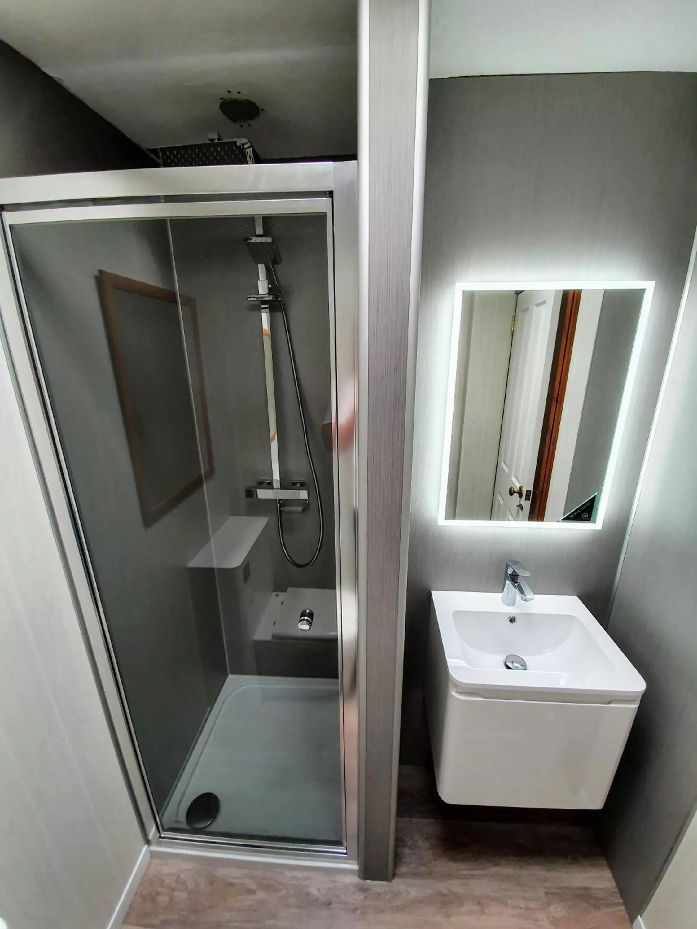 Bathroom in Doric House