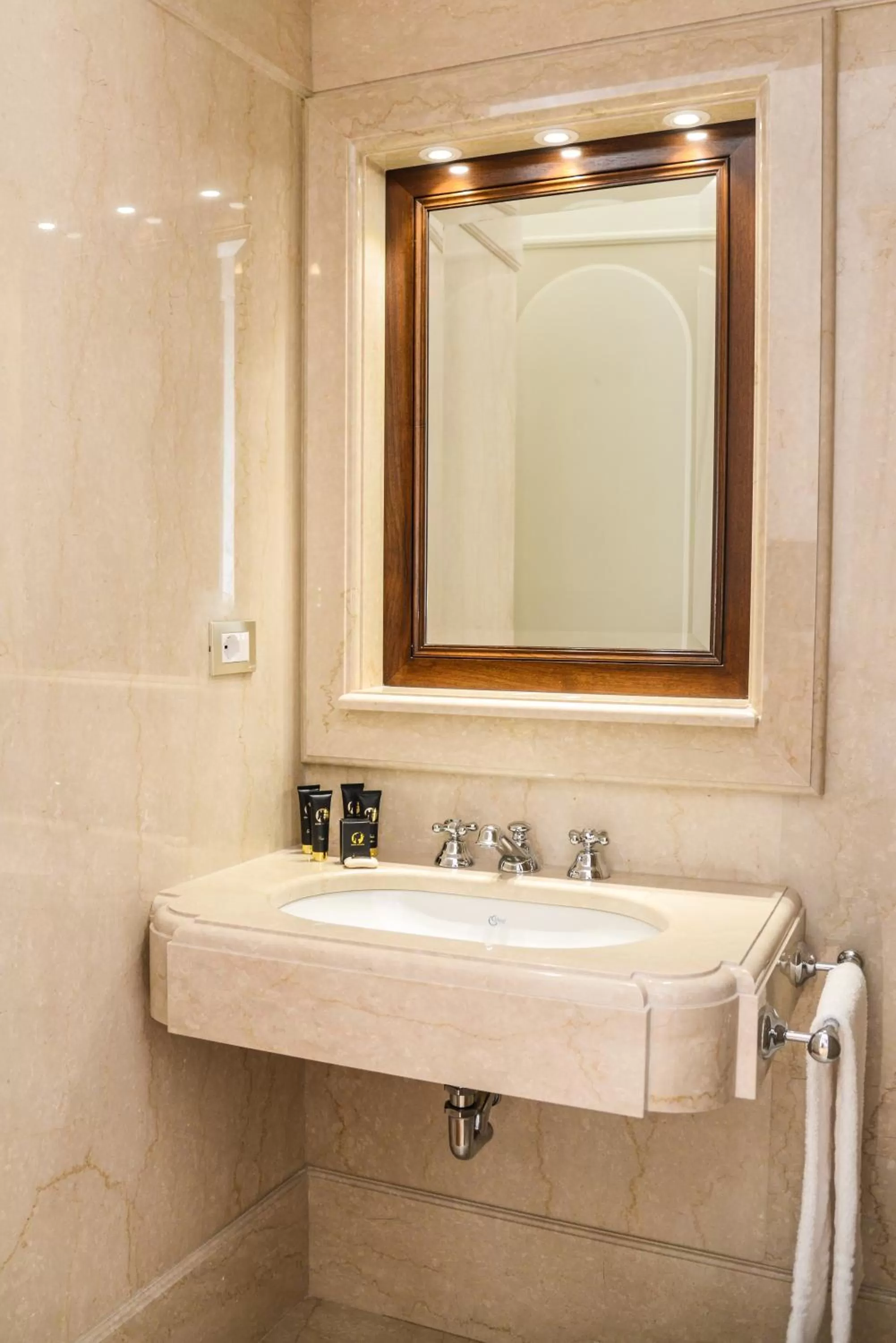 Bathroom in Hotel Vittoria