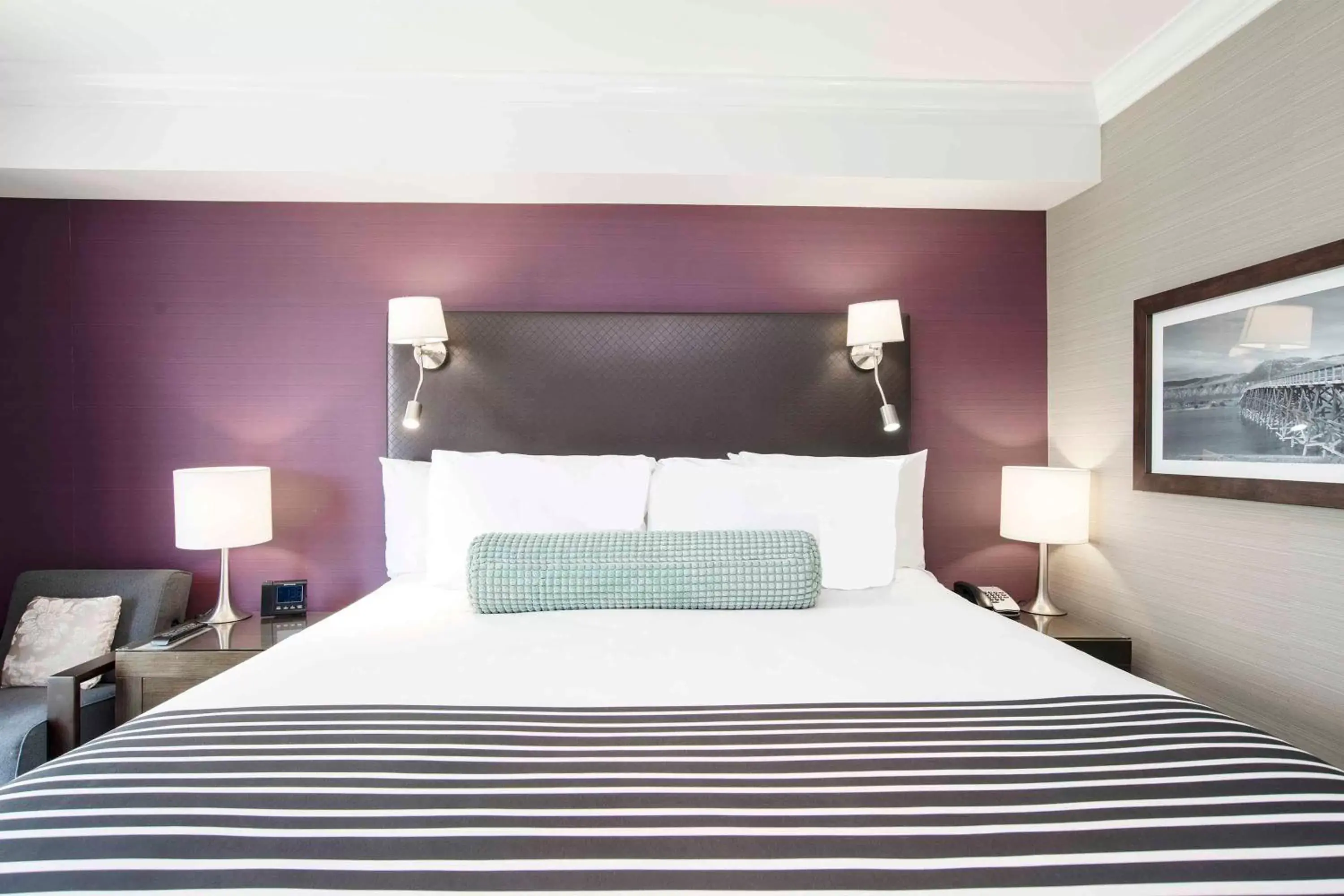 Bedroom, Bed in Sandman Signature Kamloops Hotel