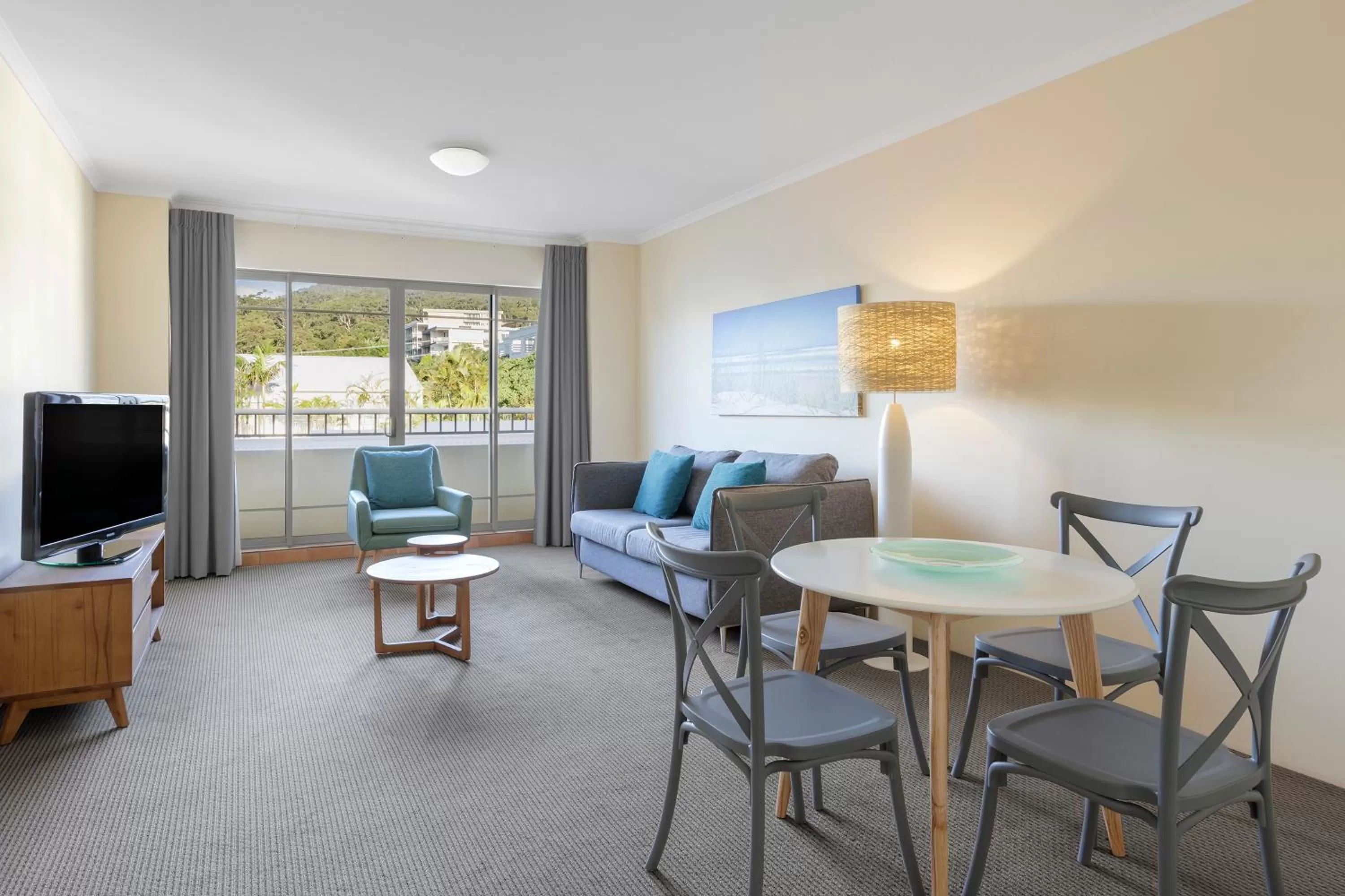 TV and multimedia in Ramada Resort by Wyndham Shoal Bay