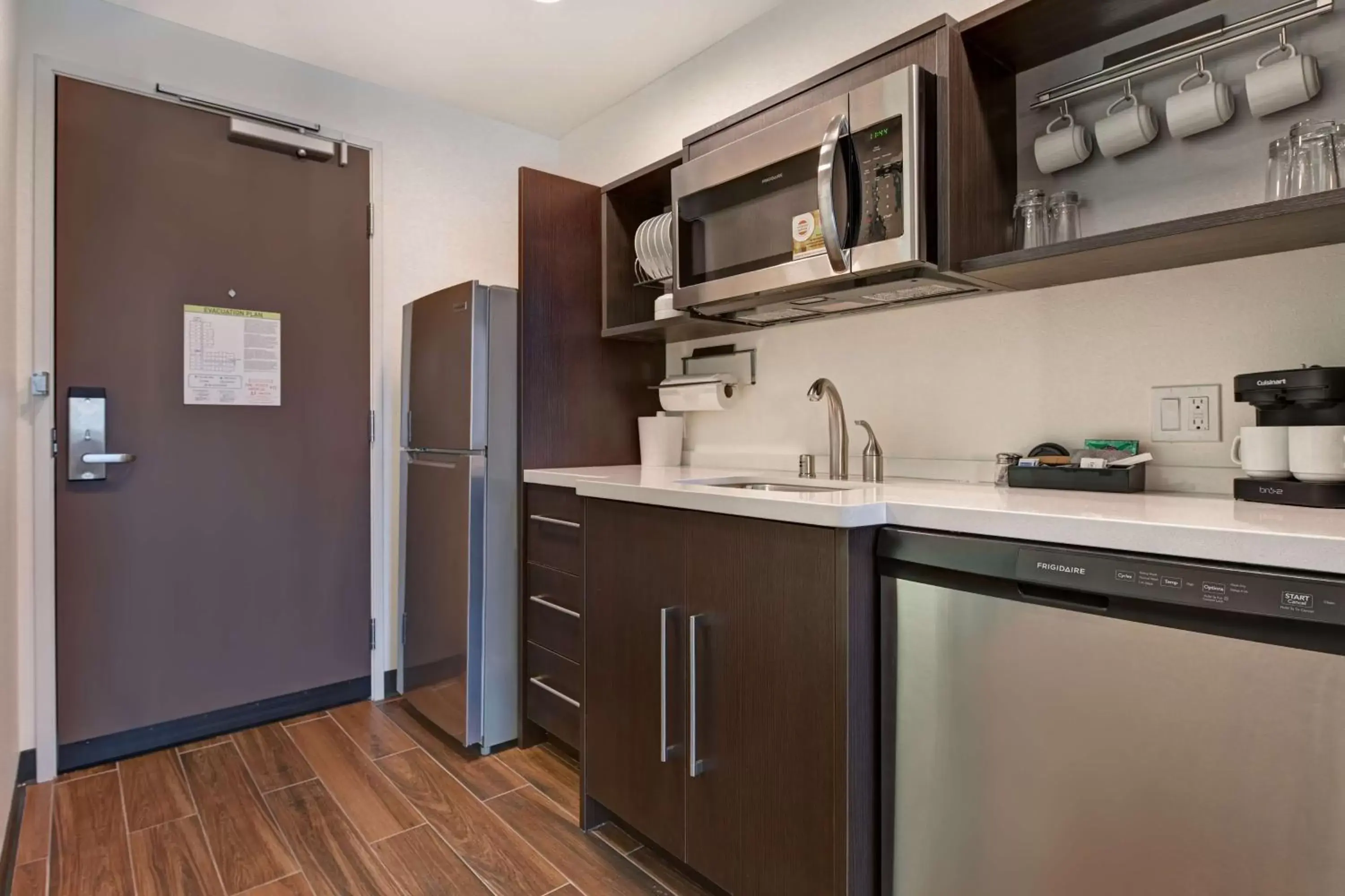 Kitchen or kitchenette, Kitchen/Kitchenette in Home2 Suites By Hilton Atascadero, Ca