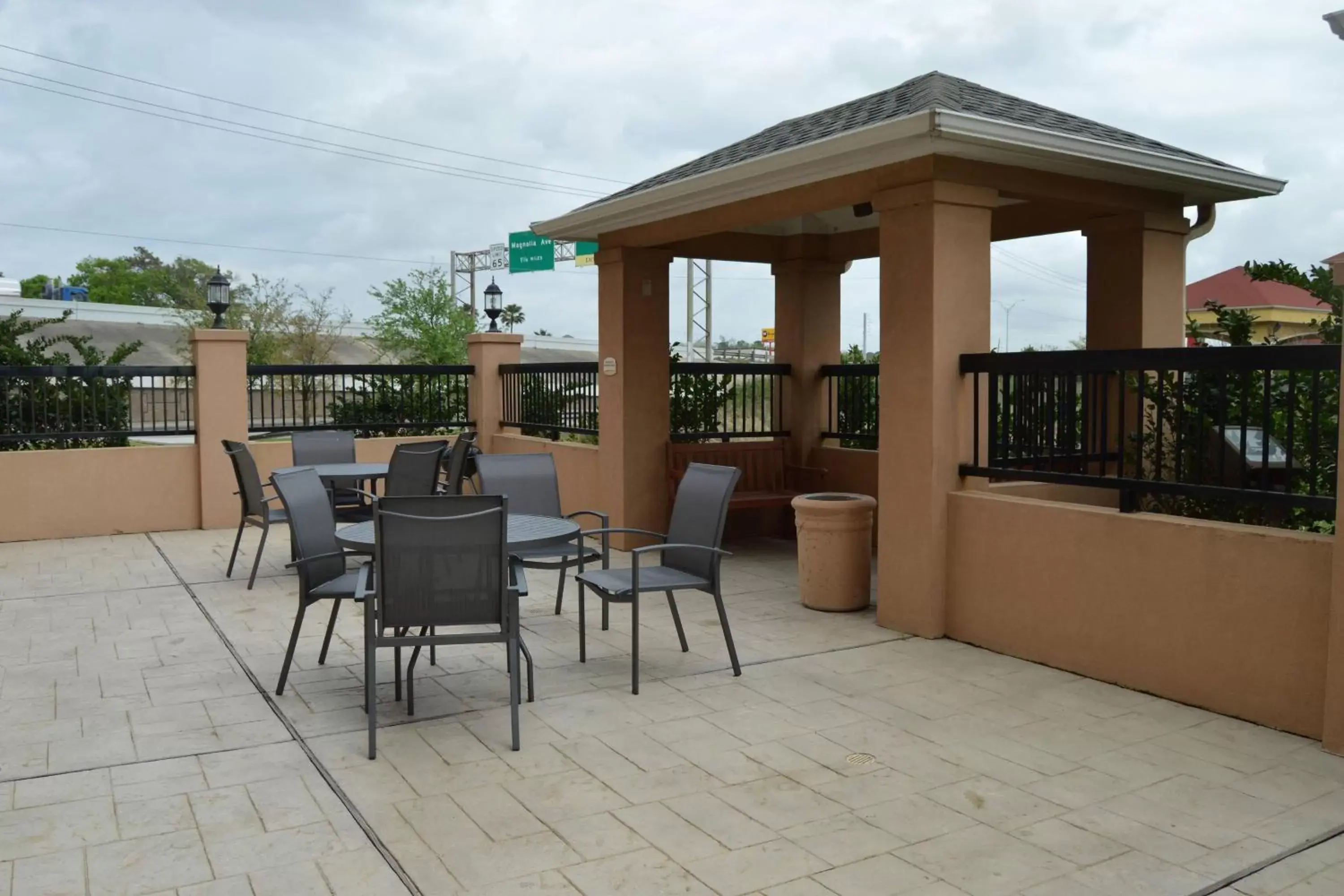 Property building, Balcony/Terrace in Fairfield Inn & Suites Houston Channelview
