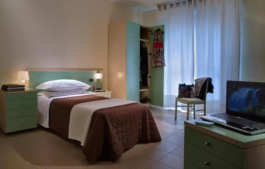 Photo of the whole room, Bed in Residence Viale Venezia