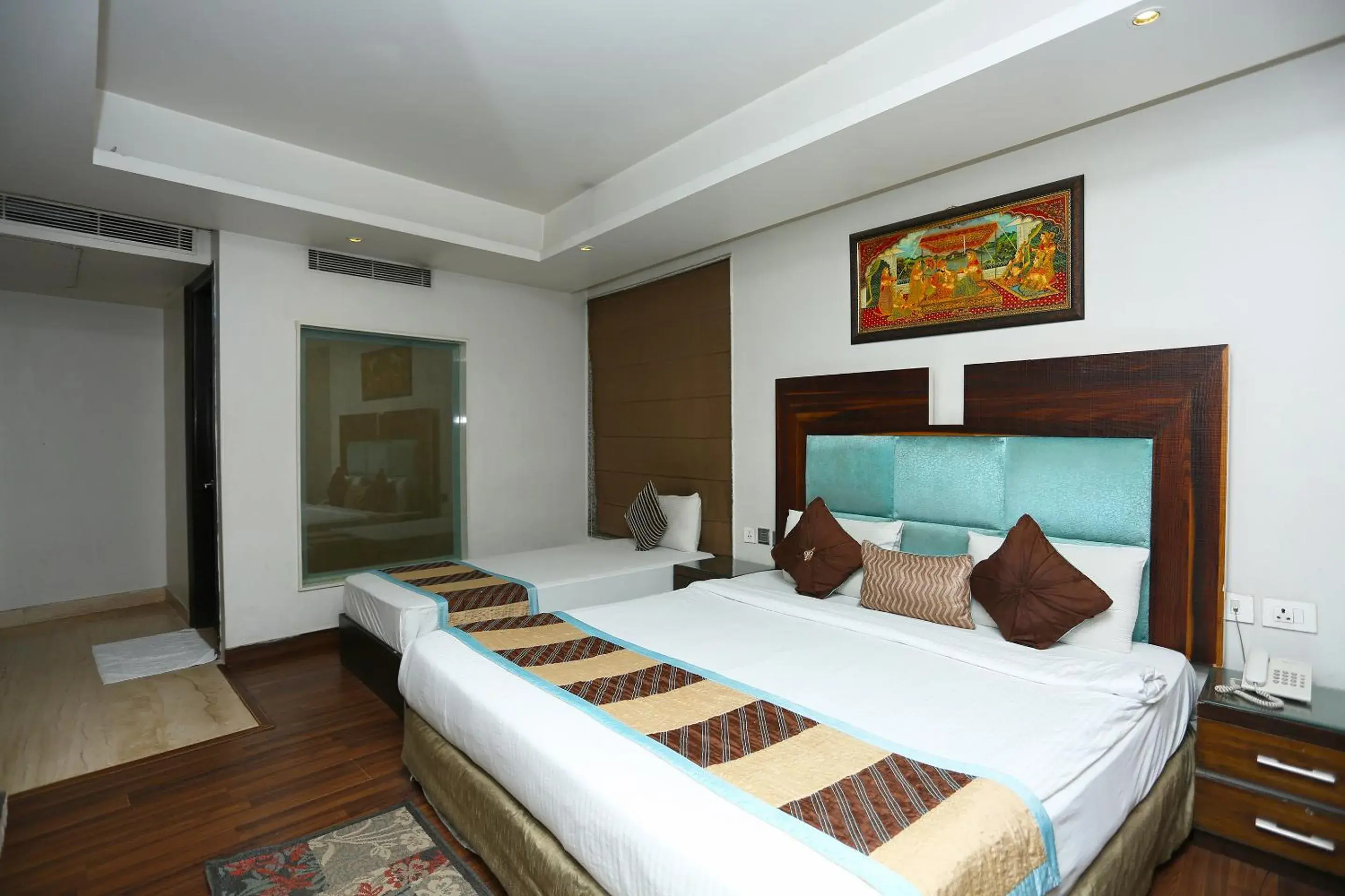 Bedroom, Bed in Hotel Uppal International - New Delhi Railway Station - Paharganj