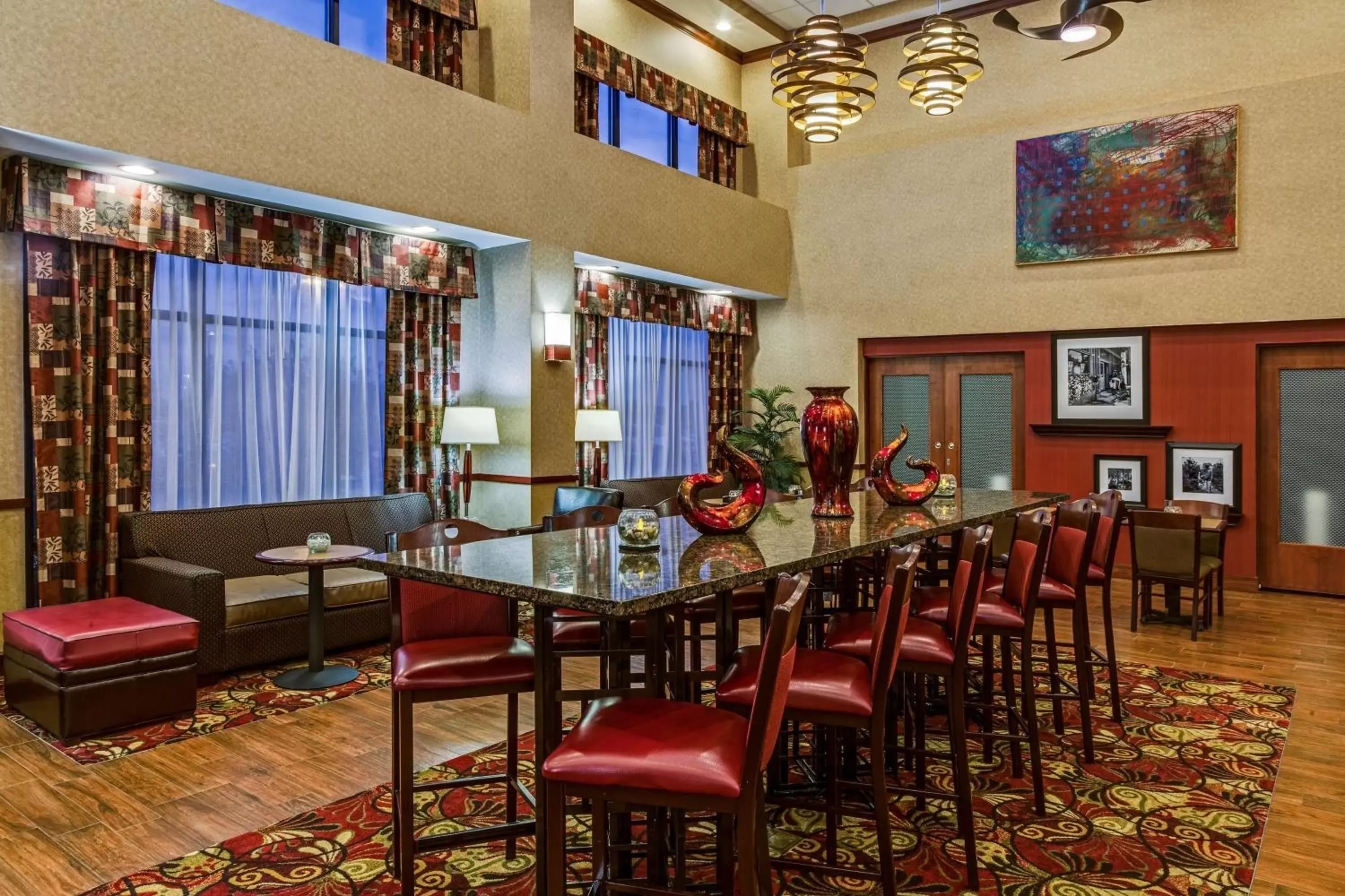 Lobby or reception, Lounge/Bar in Hampton Inn & Suites Toledo-Perrysburg