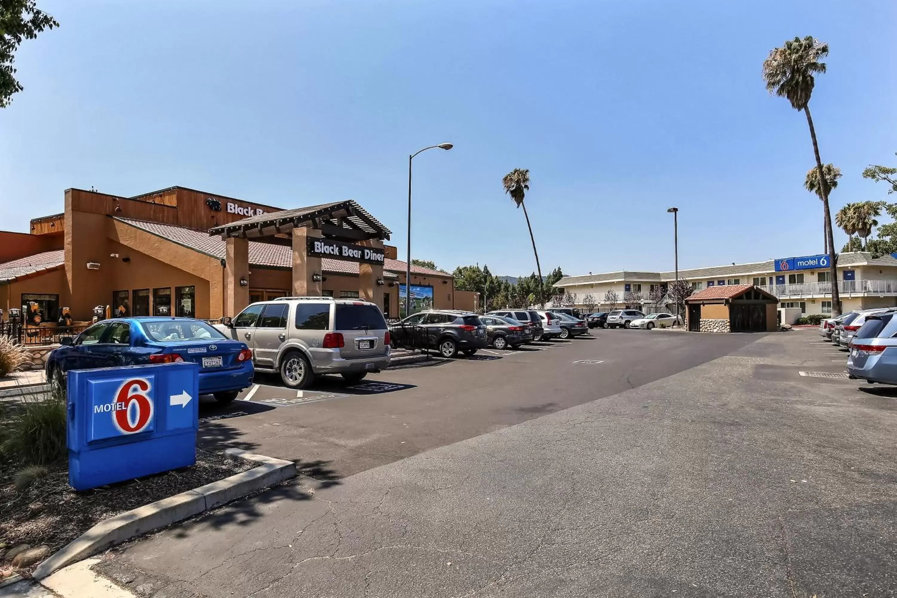 Facade/entrance in Motel 6-Pleasanton, CA