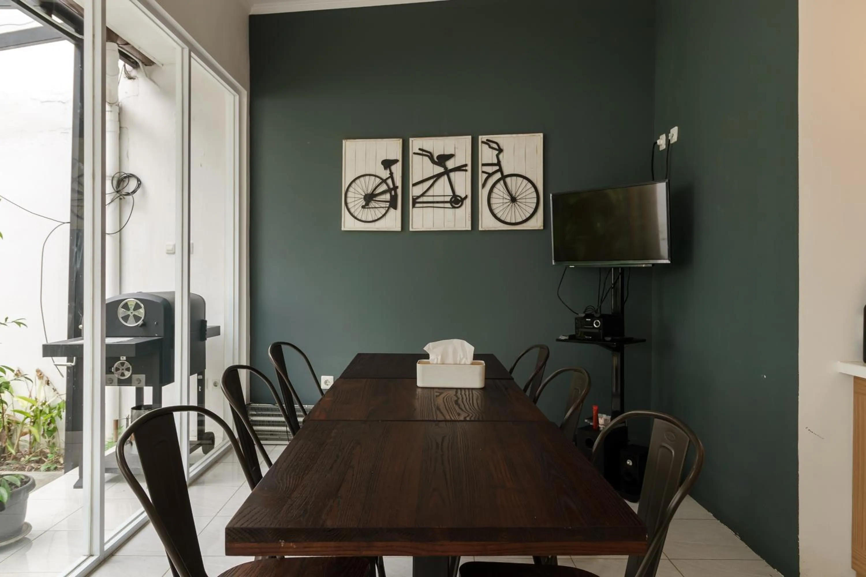 RedDoorz Plus near Exit Toll Puncak 2