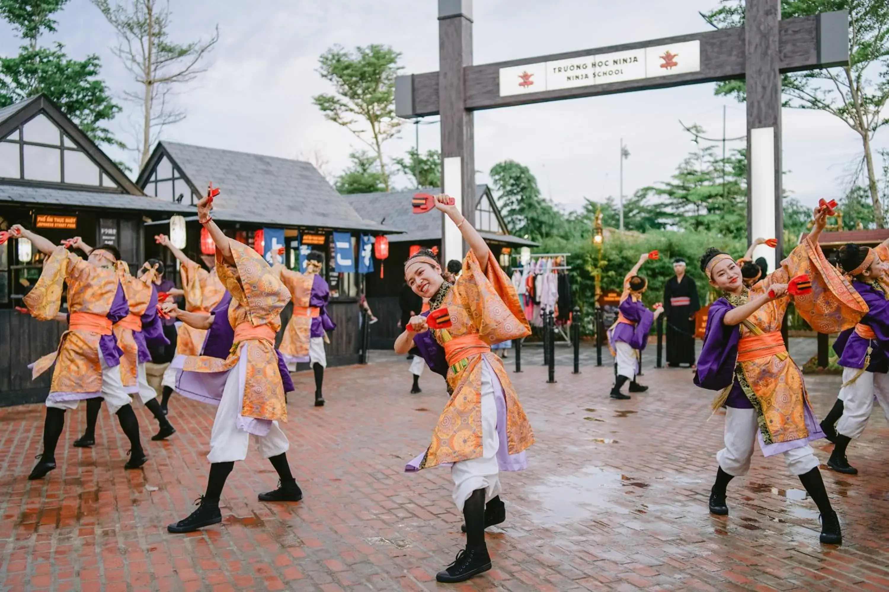 Evening entertainment in Hoi An Memories Resort & Spa