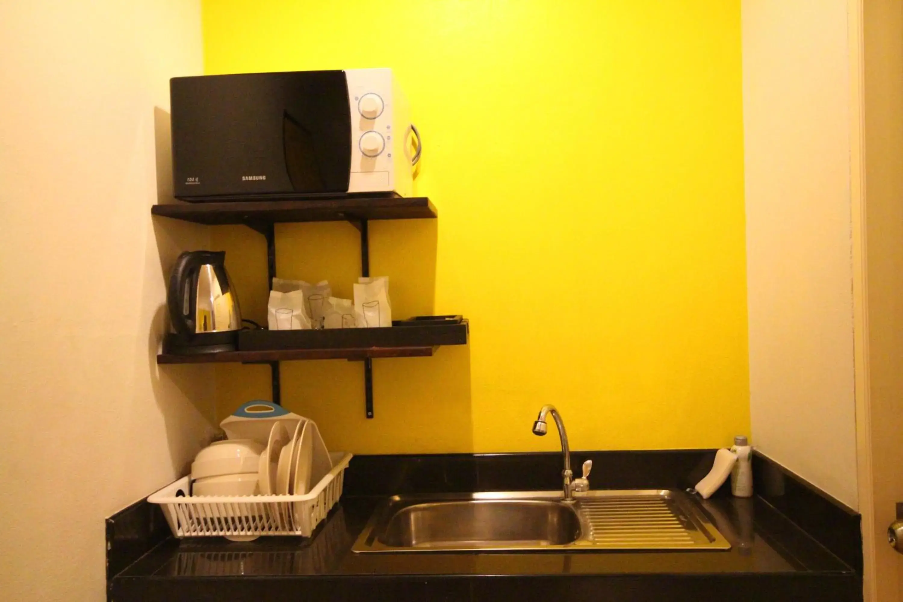 Kitchen or kitchenette, Kitchen/Kitchenette in Lemonade Boutique Inn