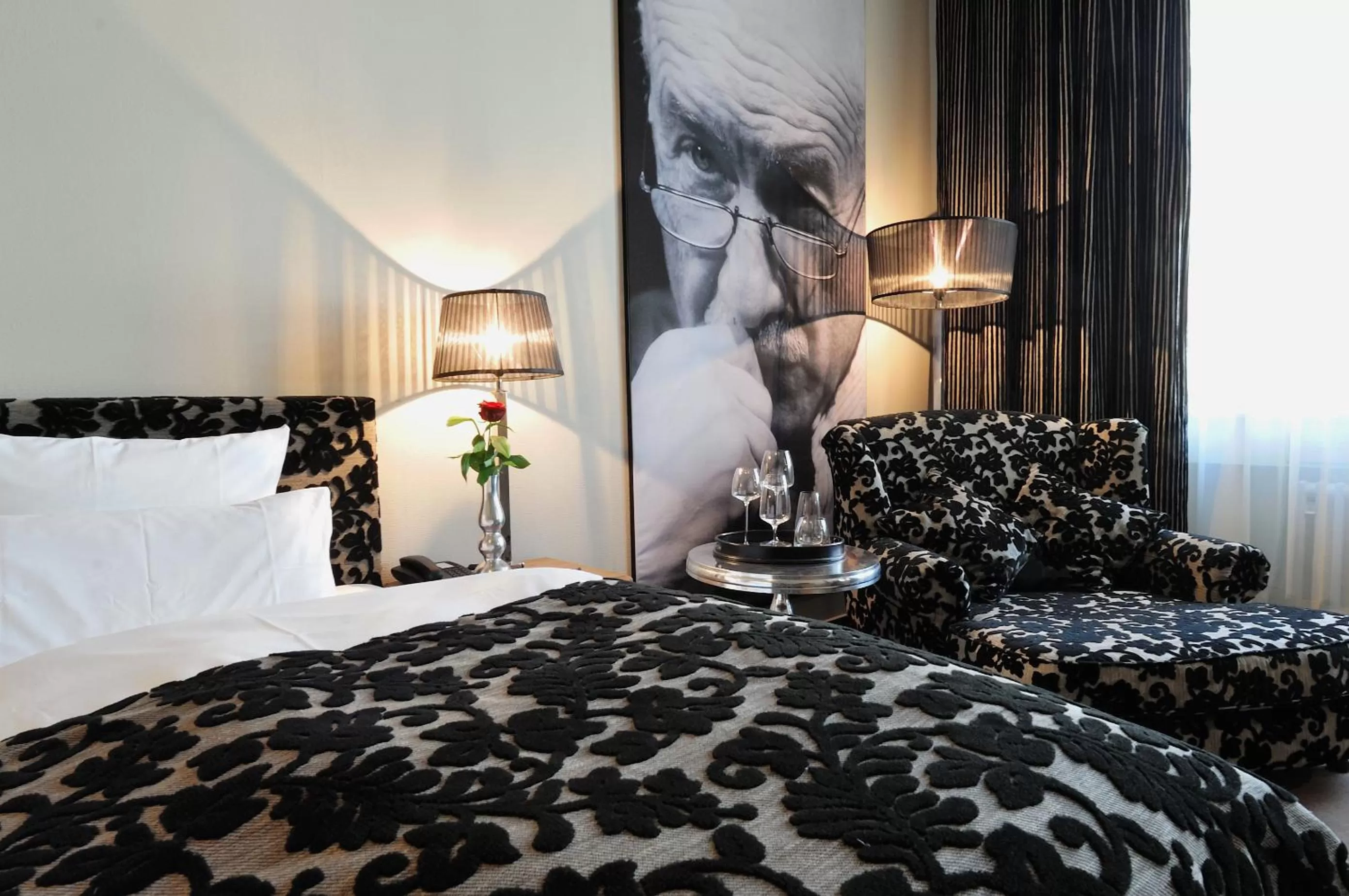 Photo of the whole room, Bed in Stage47