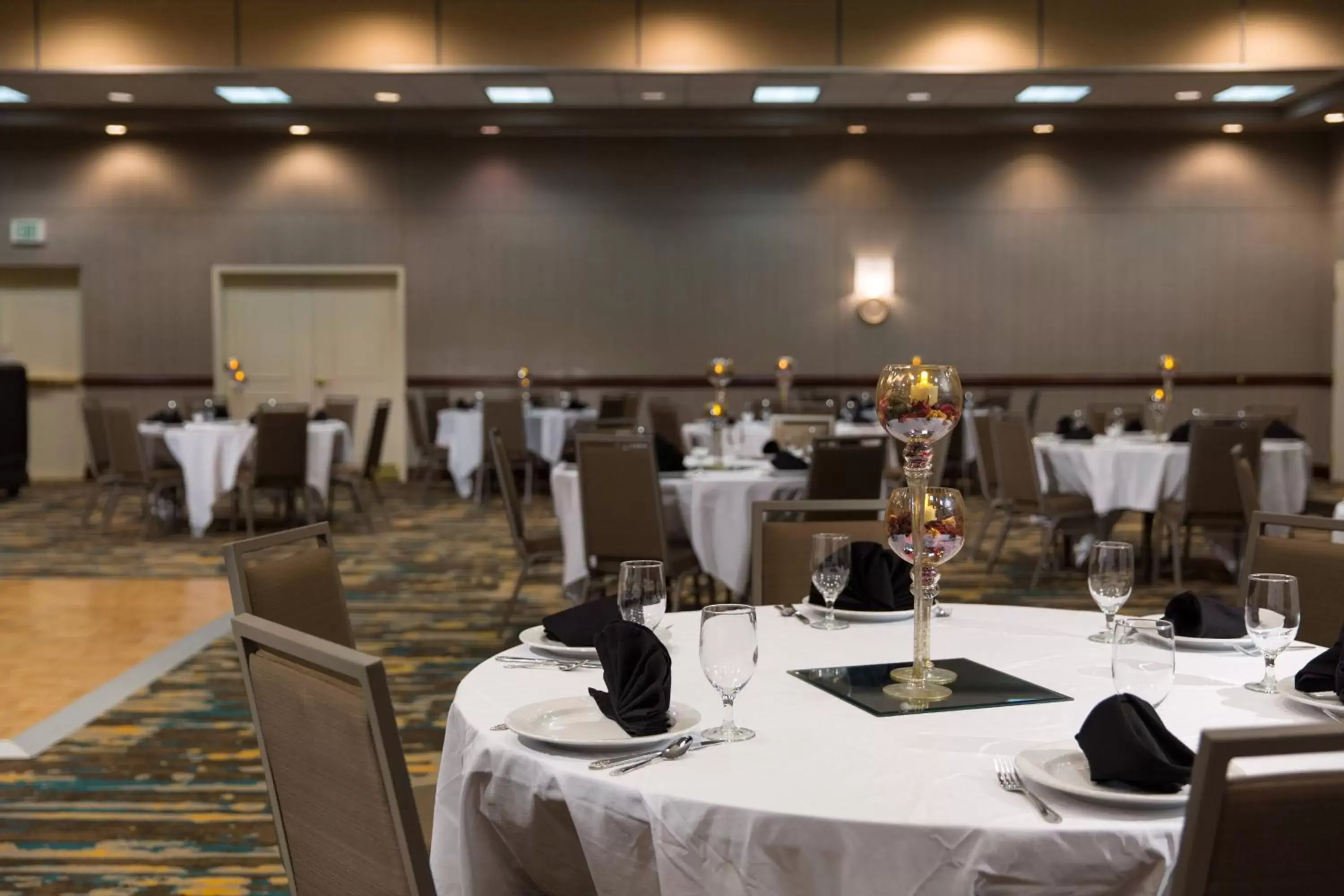 Meeting/conference room, Restaurant/Places to Eat in Residence Inn Kansas City Airport