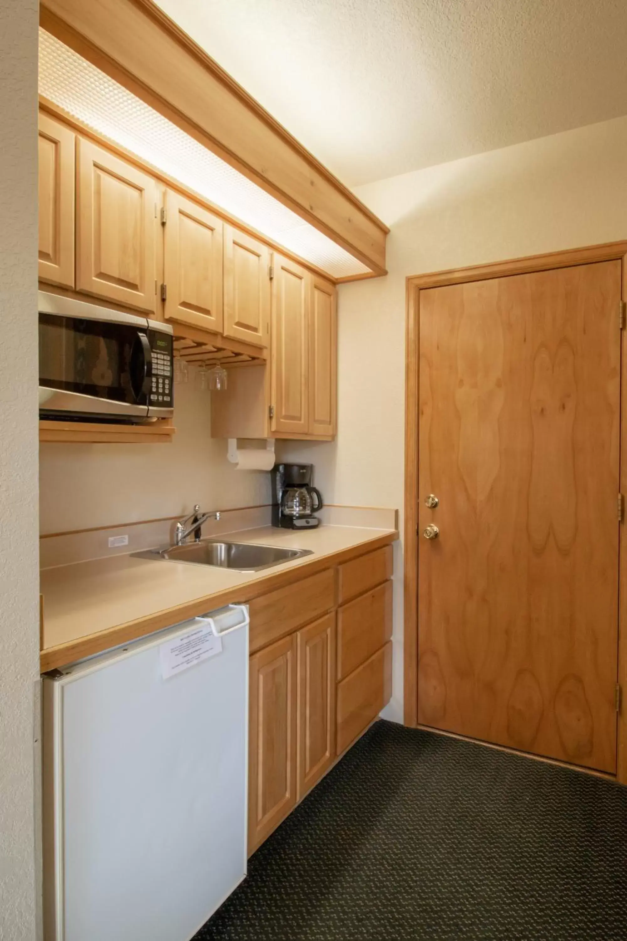 Kitchen/Kitchenette in Wildwood Inn