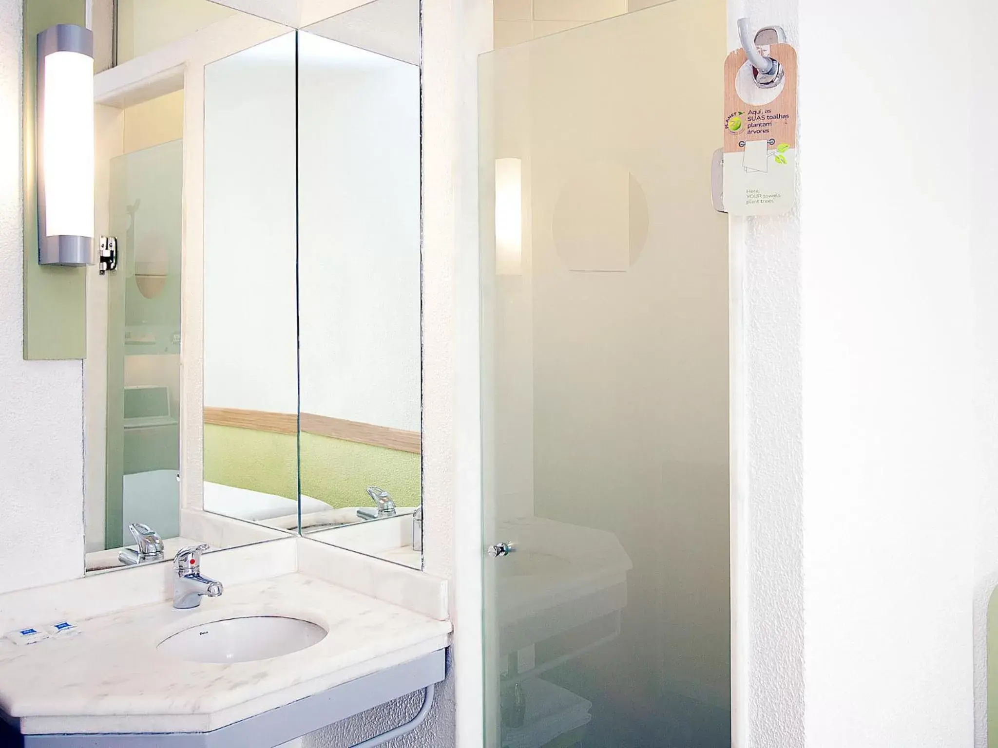 Toilet, Bathroom in ibis budget Belo Horizonte Minascentro