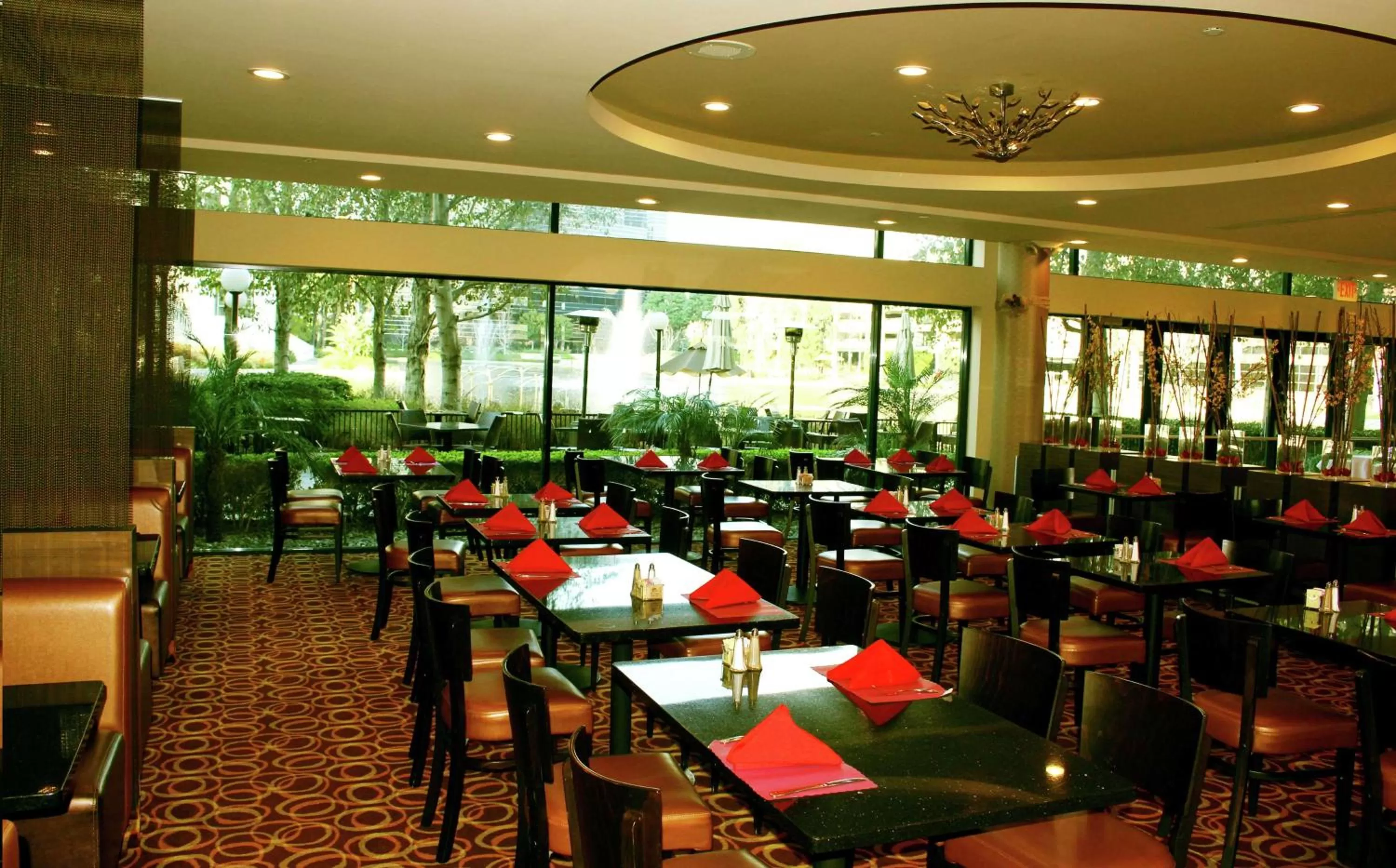 Restaurant/Places to Eat in DoubleTree by Hilton Orange County Airport