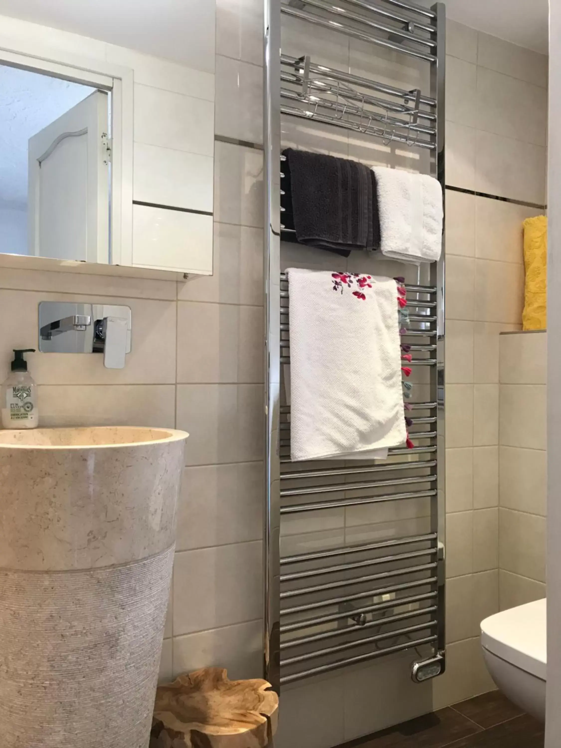 Twin Room with Garden View in Mas Giro Twin Room with Garden View in Mas Giro