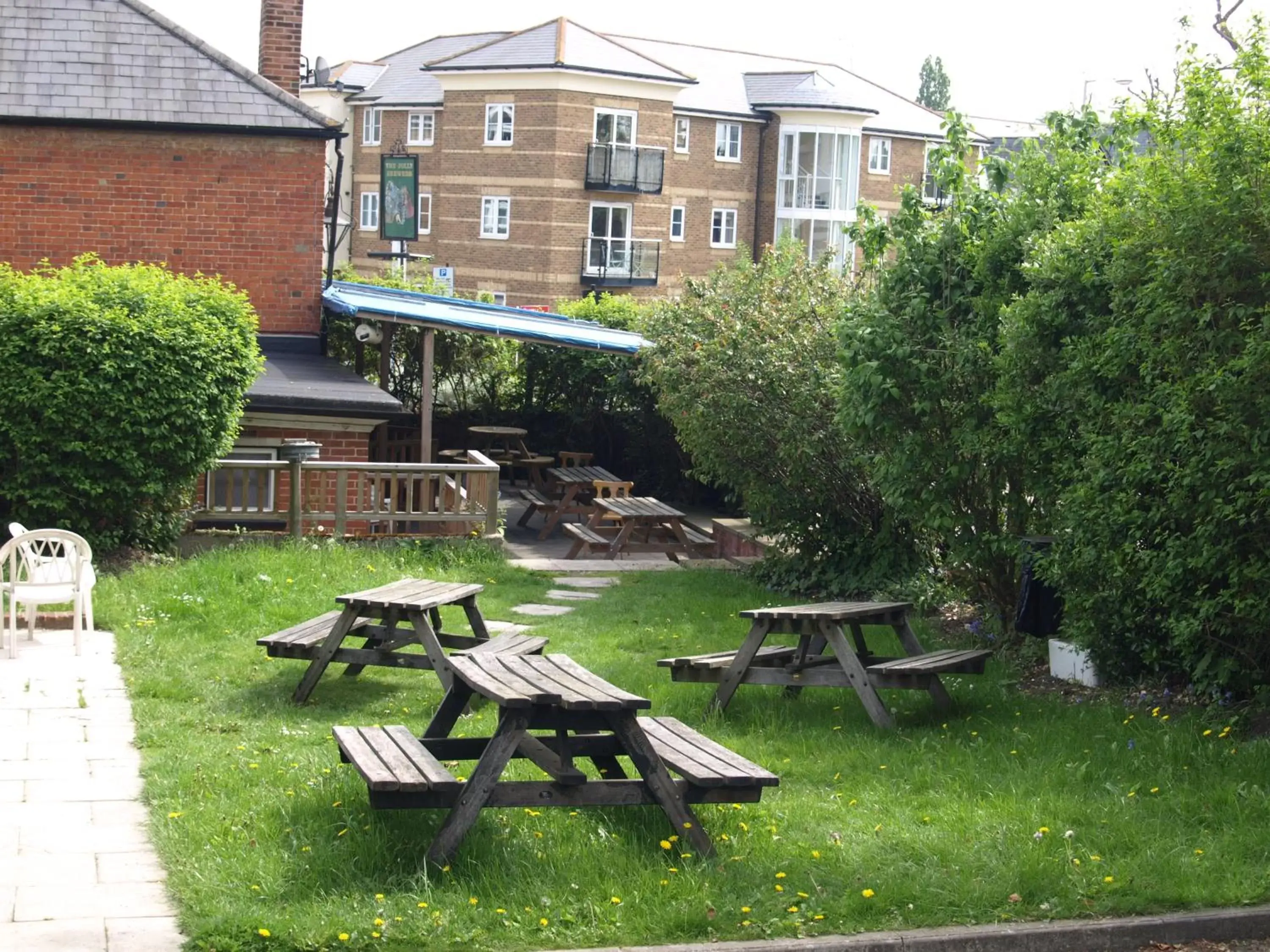 Patio, Property Building in Jolly Brewers Free House Inn