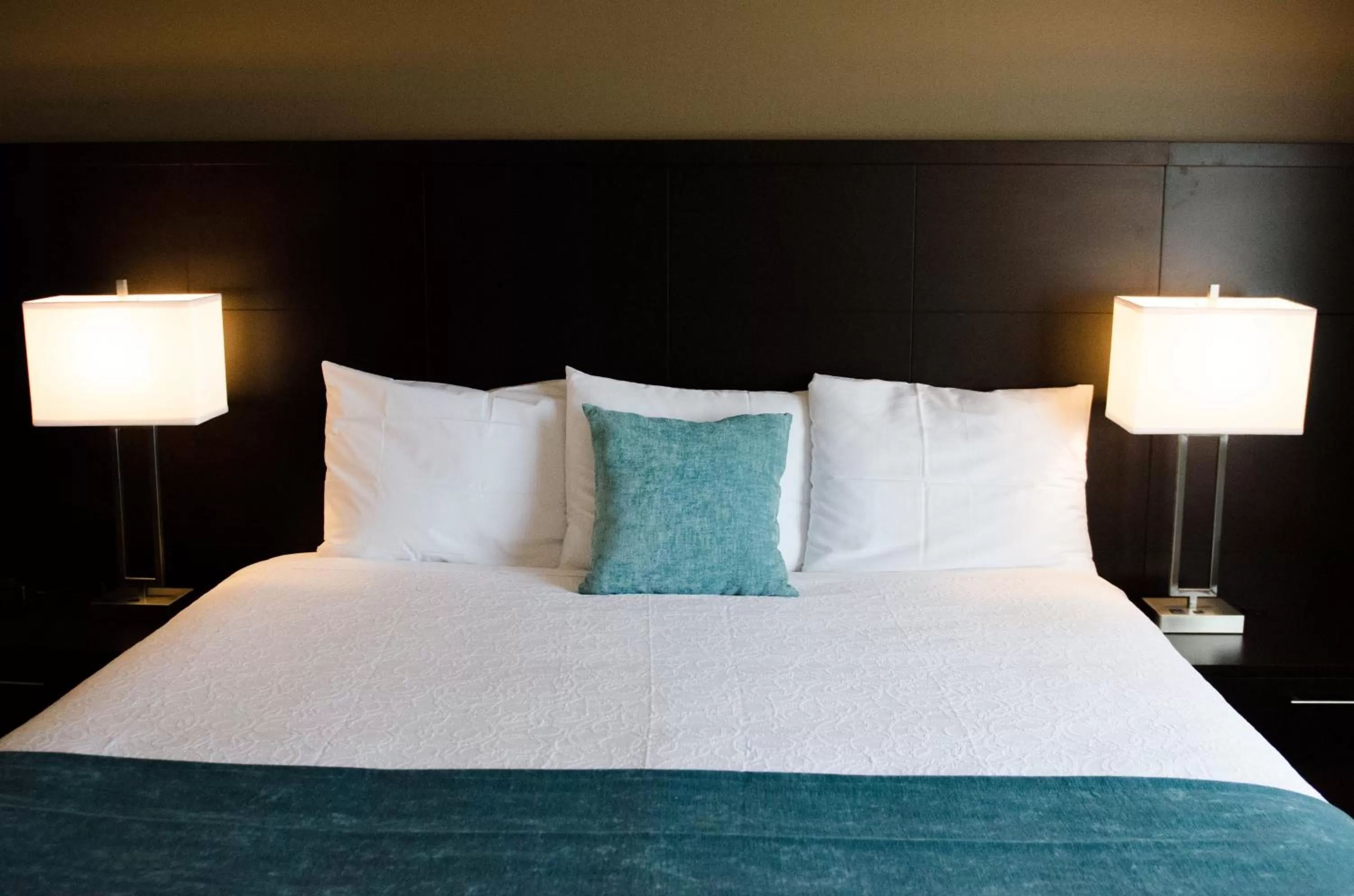 Bed in Inn at Moses Lake