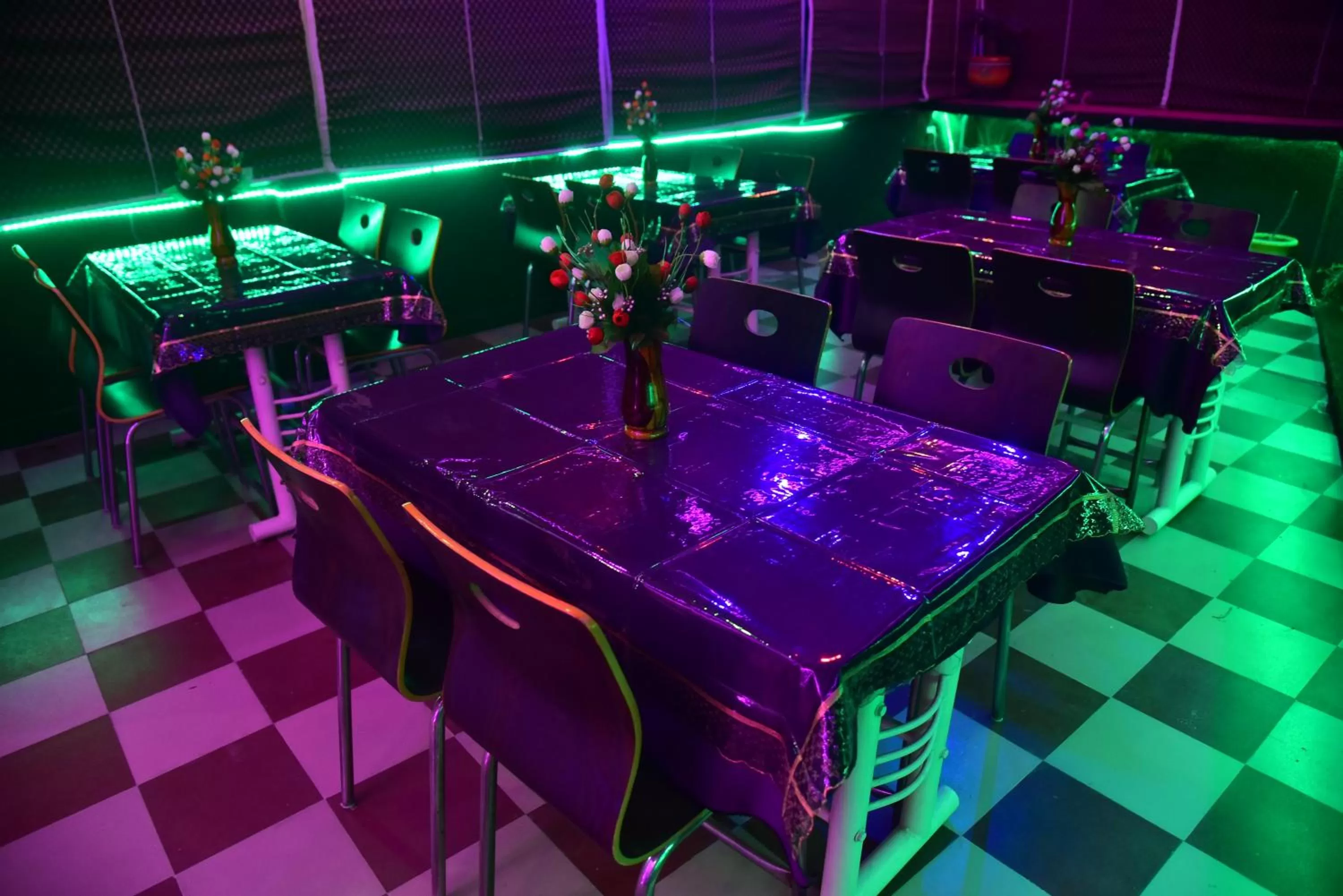 Restaurant/places to eat in The Park View Hotel