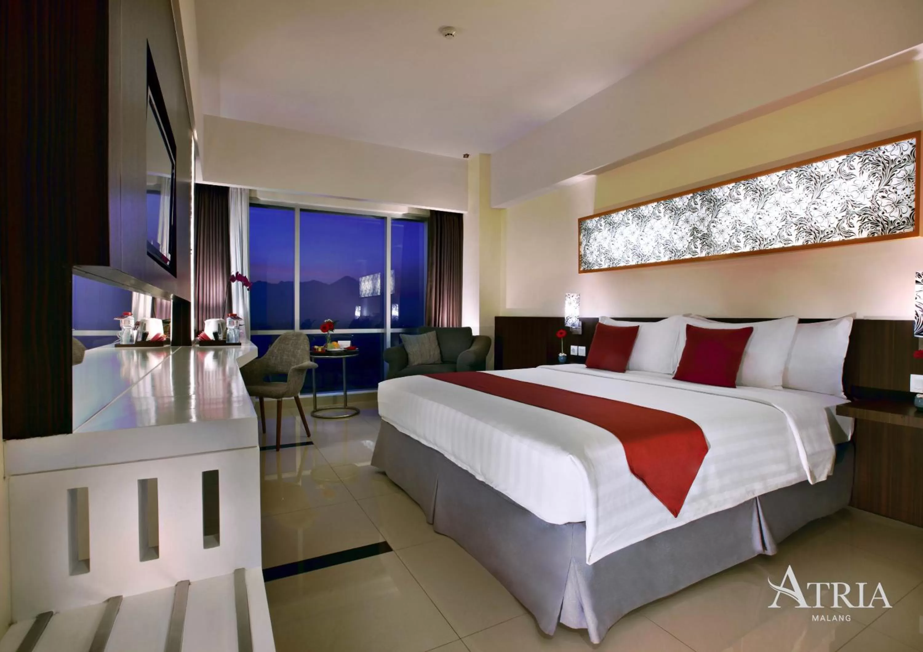 Photo of the whole room, Bed in Atria Hotel Malang