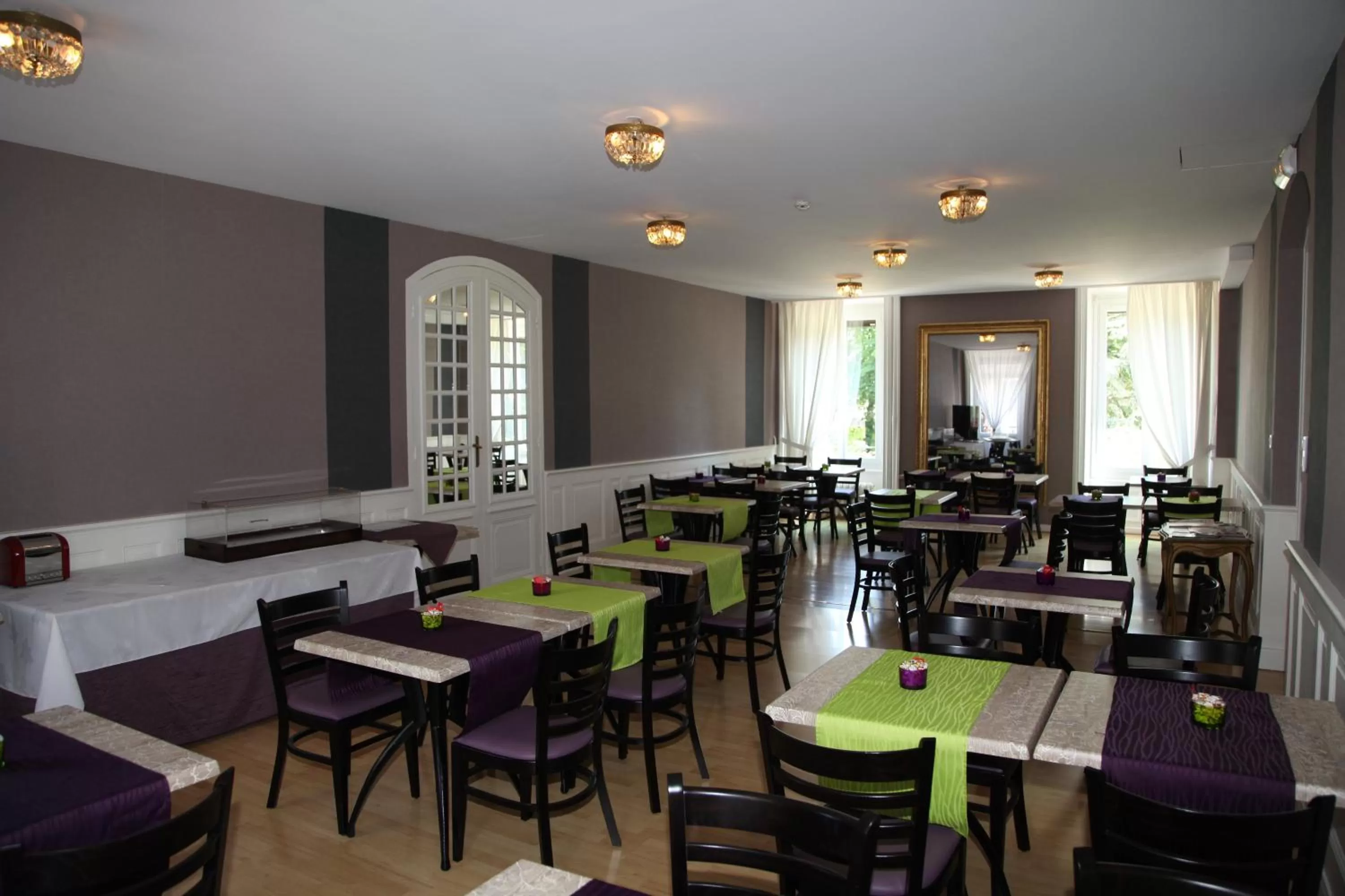 Restaurant/places to eat in The Originals Boutique, Hôtel Terminus, Bourg-en-Bresse Gare