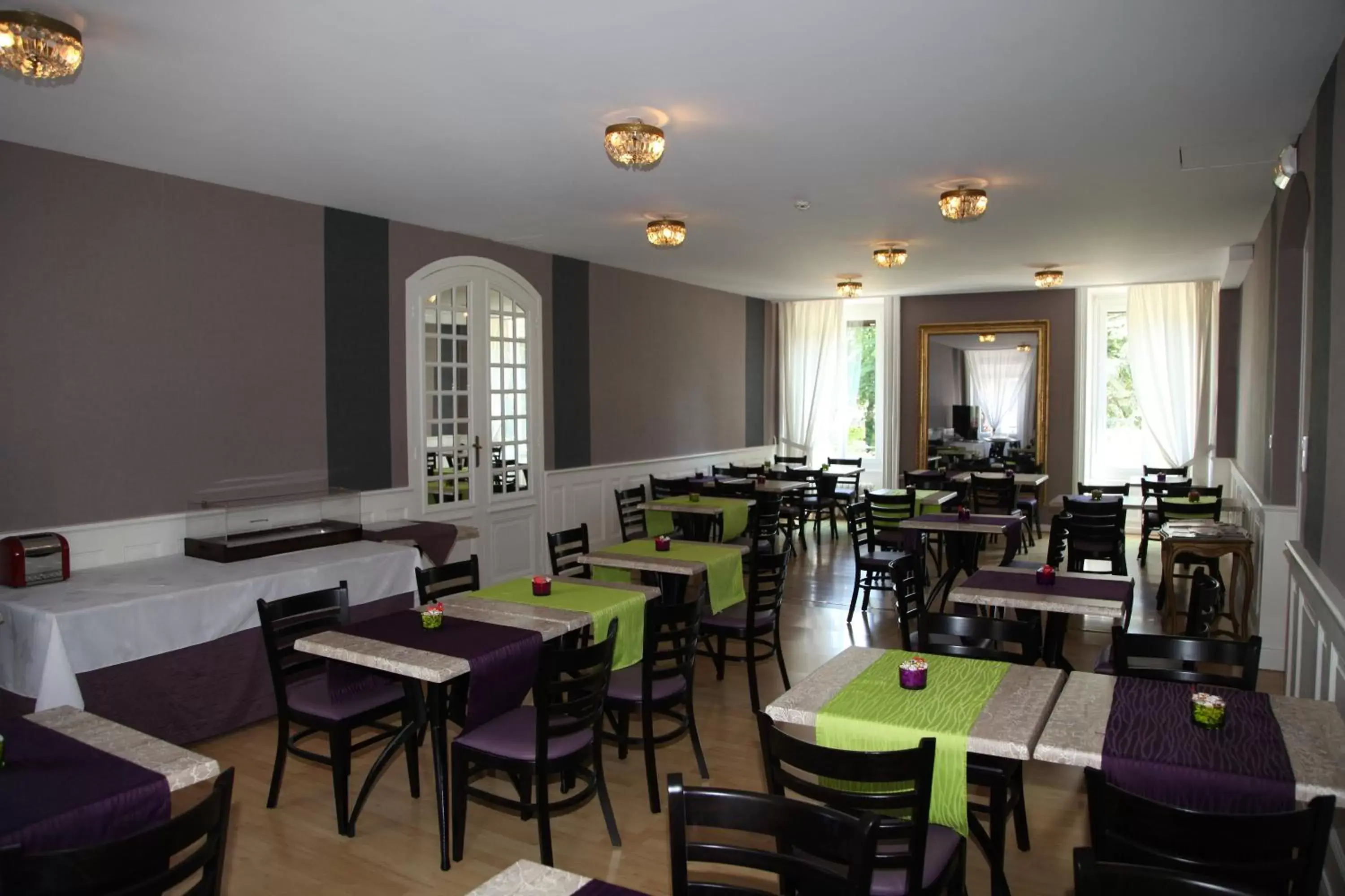 Restaurant/Places to Eat in The Originals Boutique, Hôtel Terminus, Bourg-en-Bresse Gare (Qualys-Hotel)