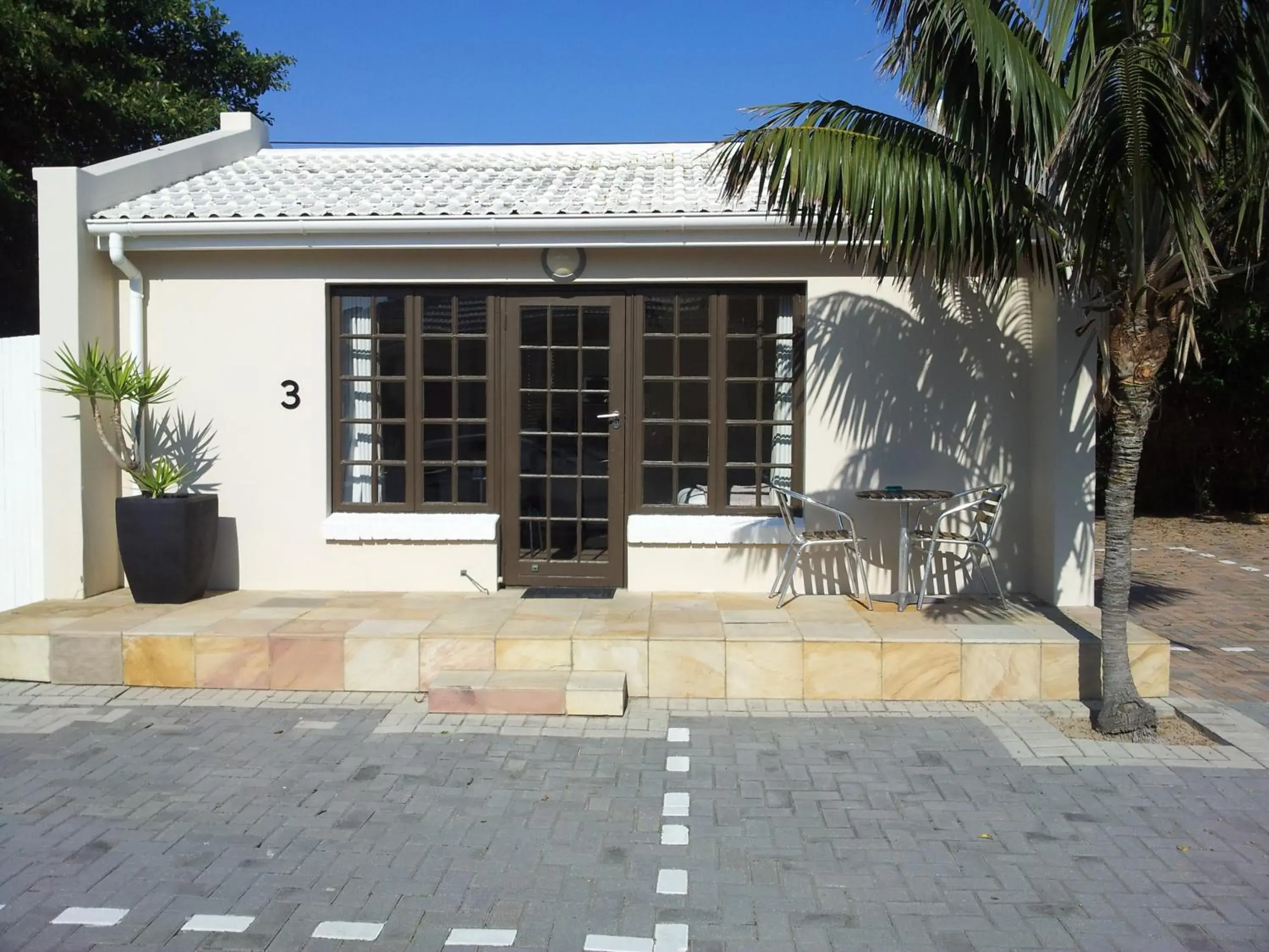 Property building in Palm Beach Guesthouse