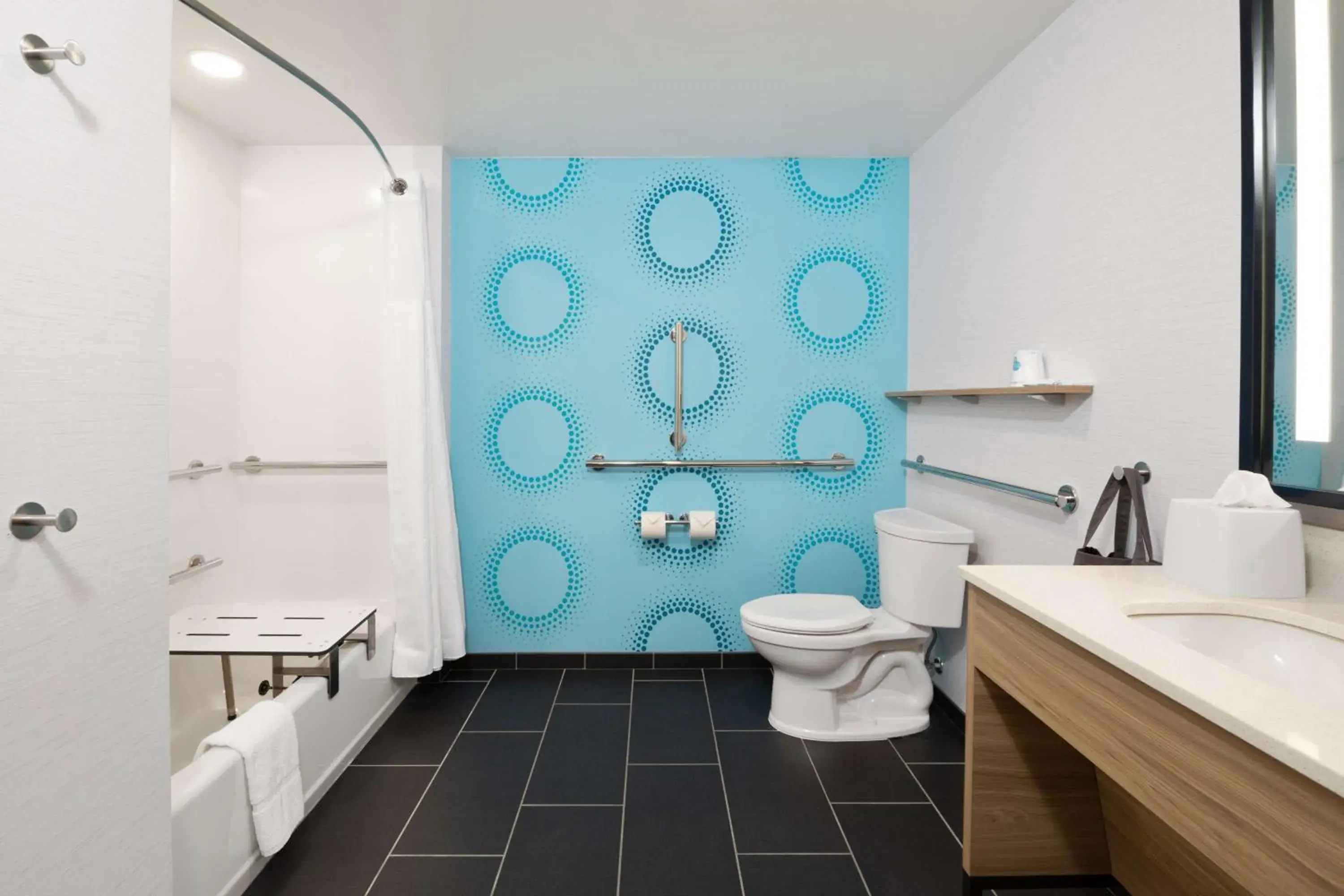 Bathroom in Tru by Hilton Sharonville, OH