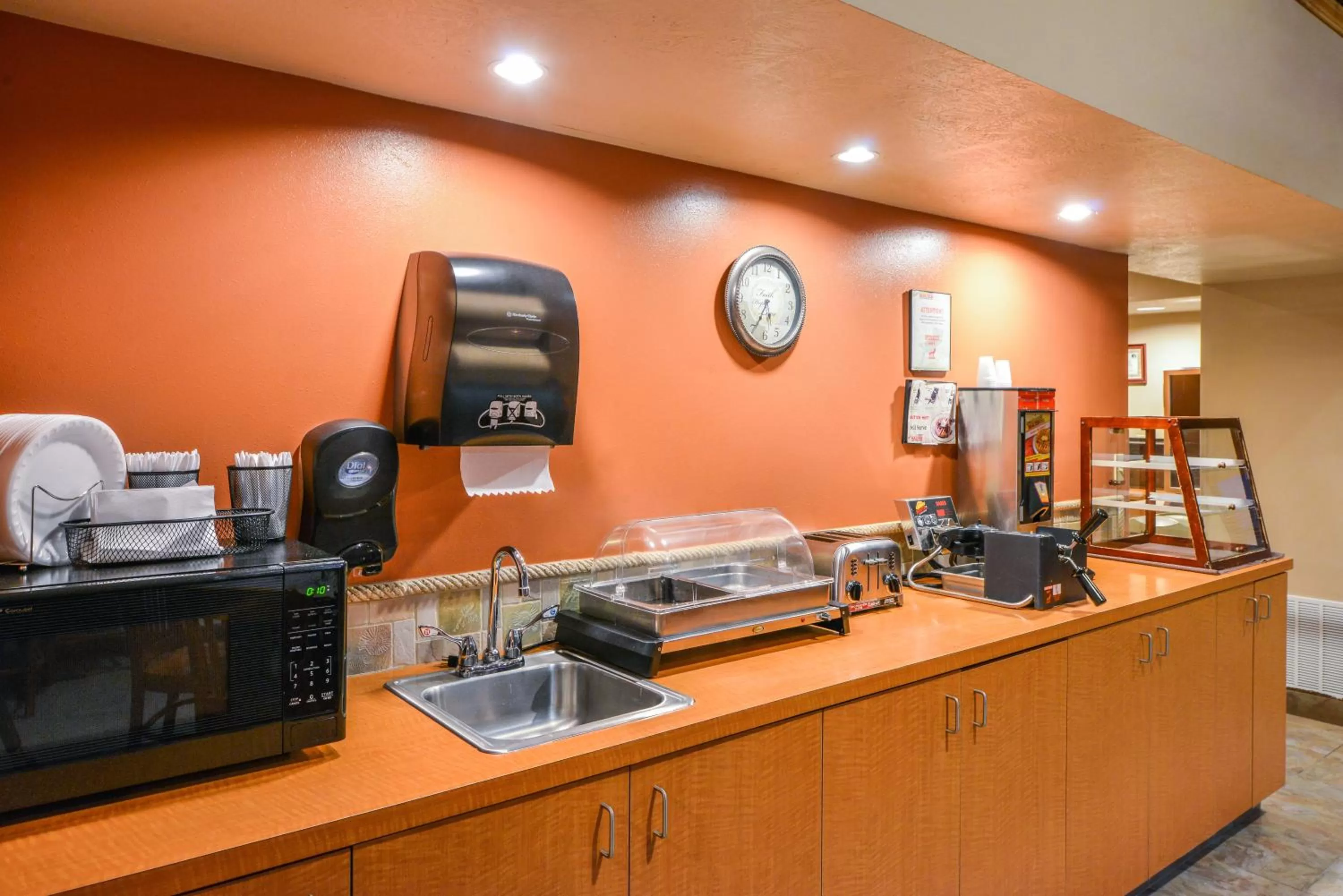 Breakfast in Baymont by Wyndham Sioux Falls North,I-29,Russell St, Airport