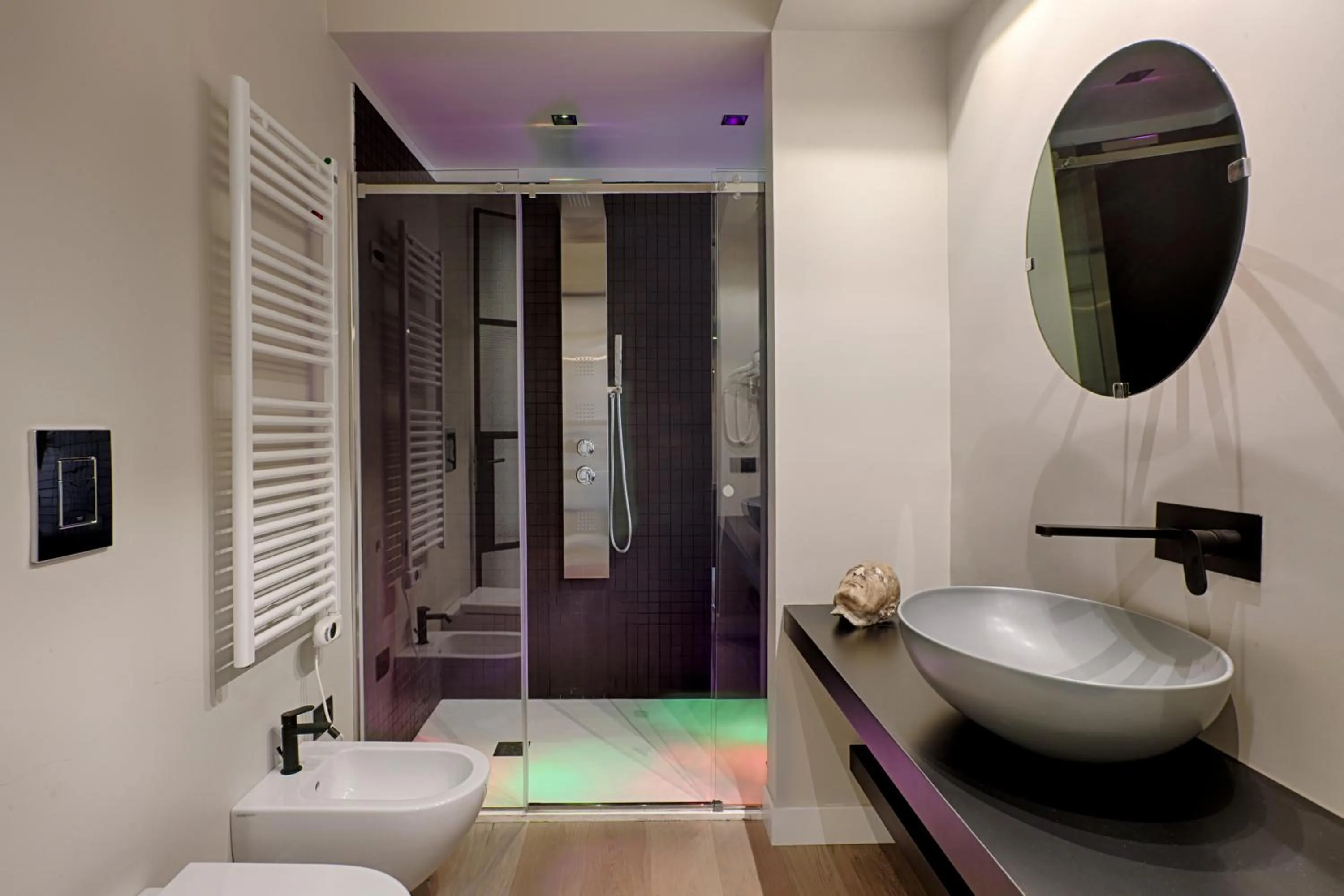 Shower in Casa Pacifico Napoli