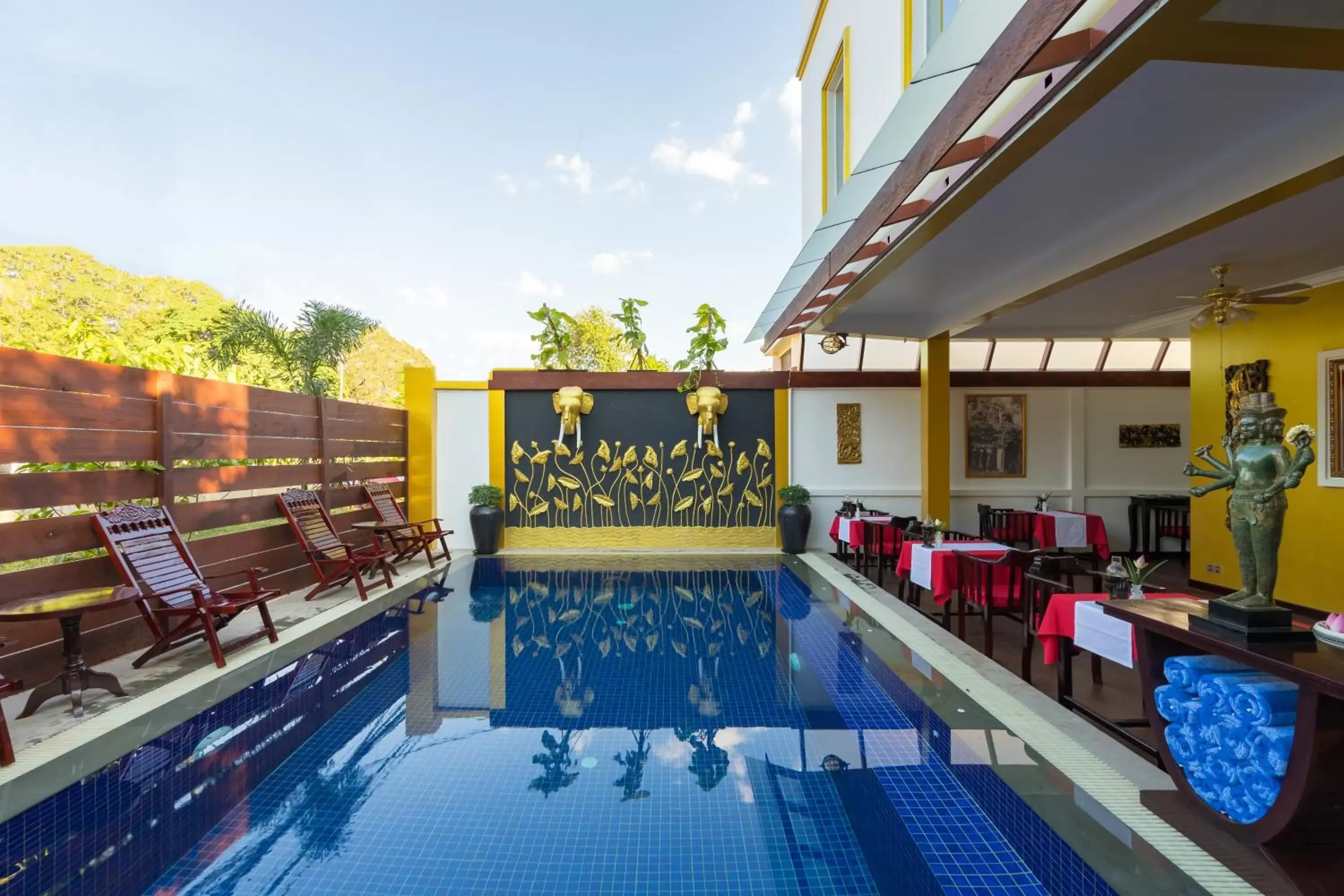 Restaurant/places to eat, Swimming Pool in Beyond Yangon Inn