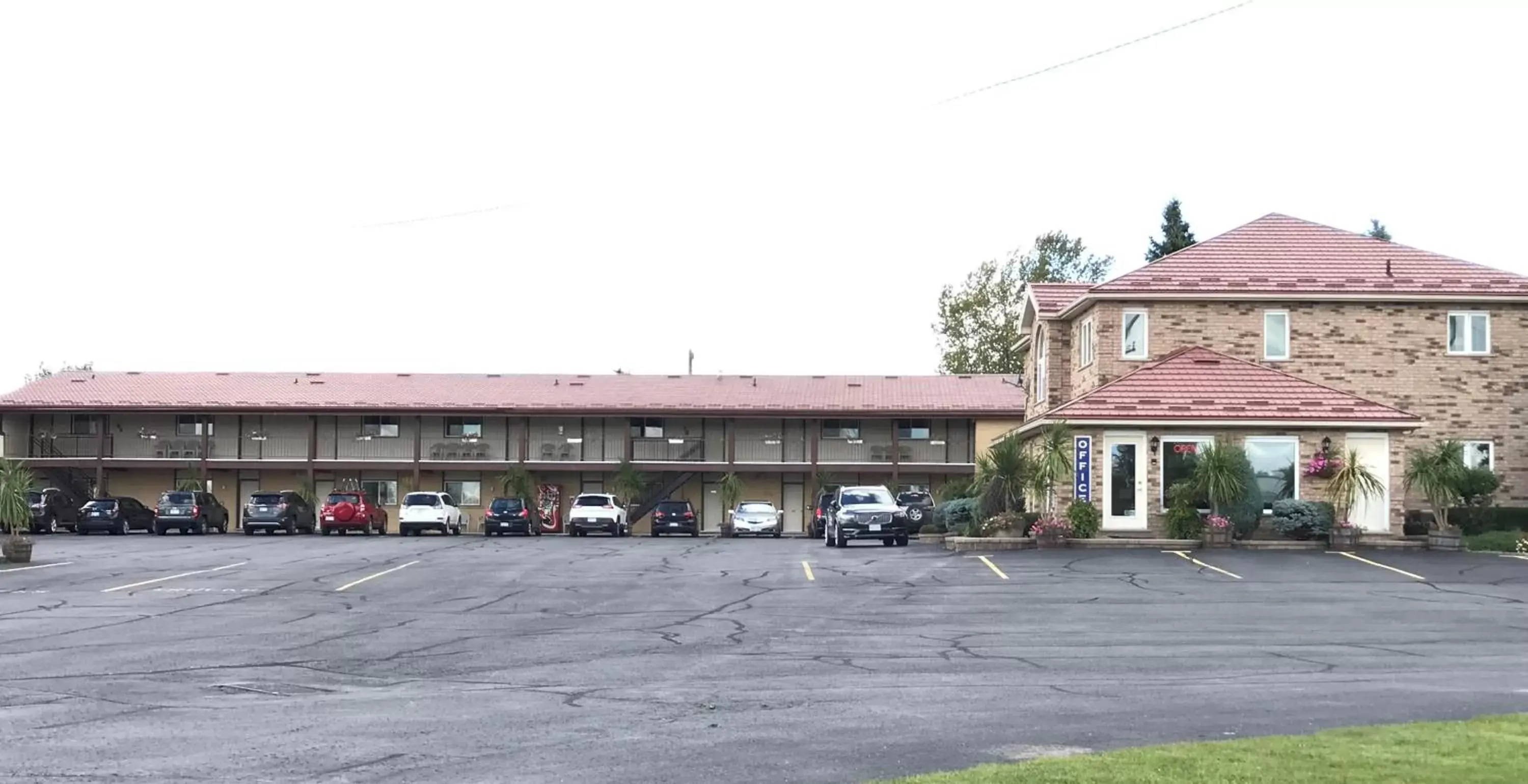 Street view, Property Building in Country Inn Listowel