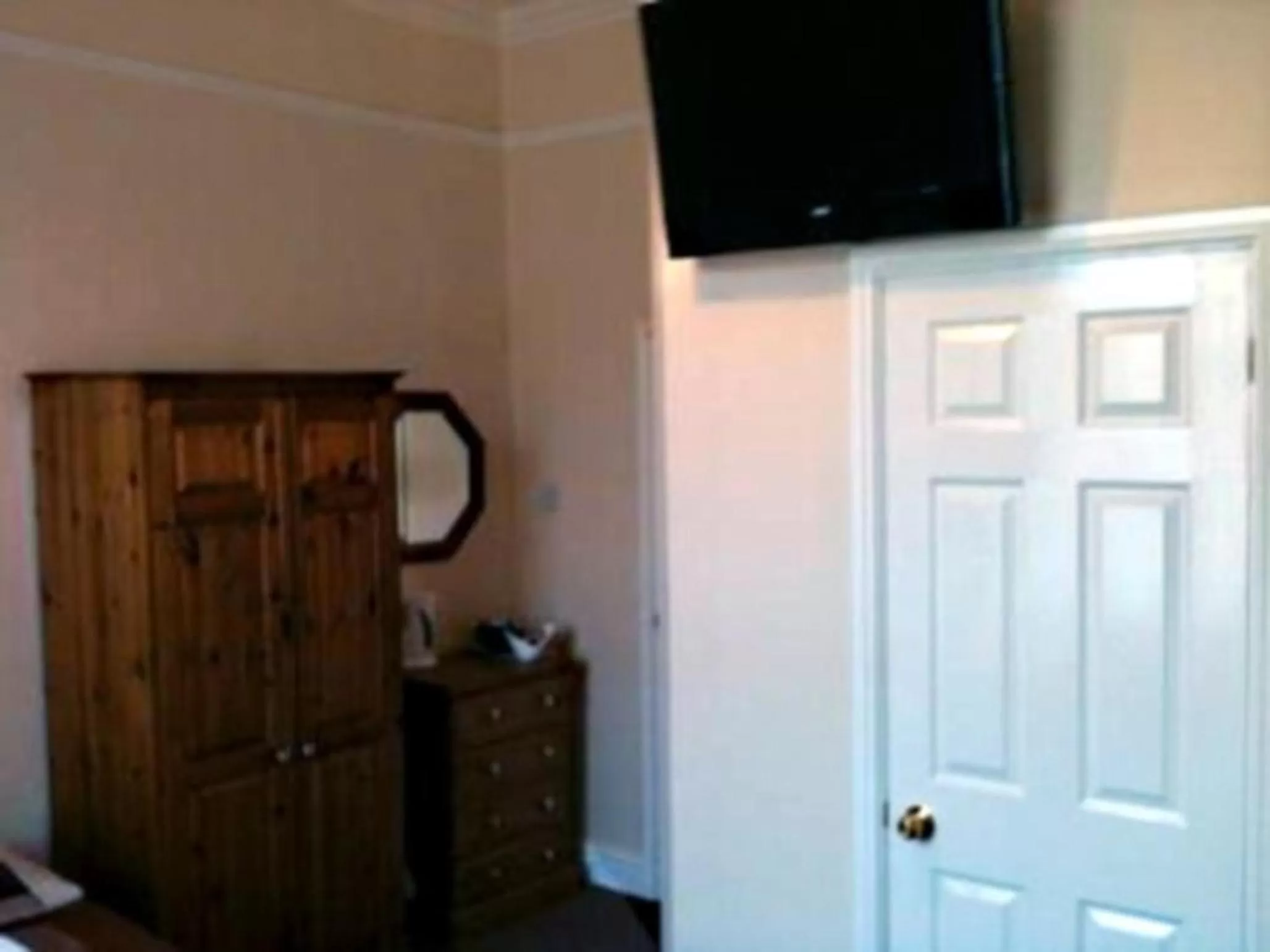 TV and multimedia in Clifton Hotel