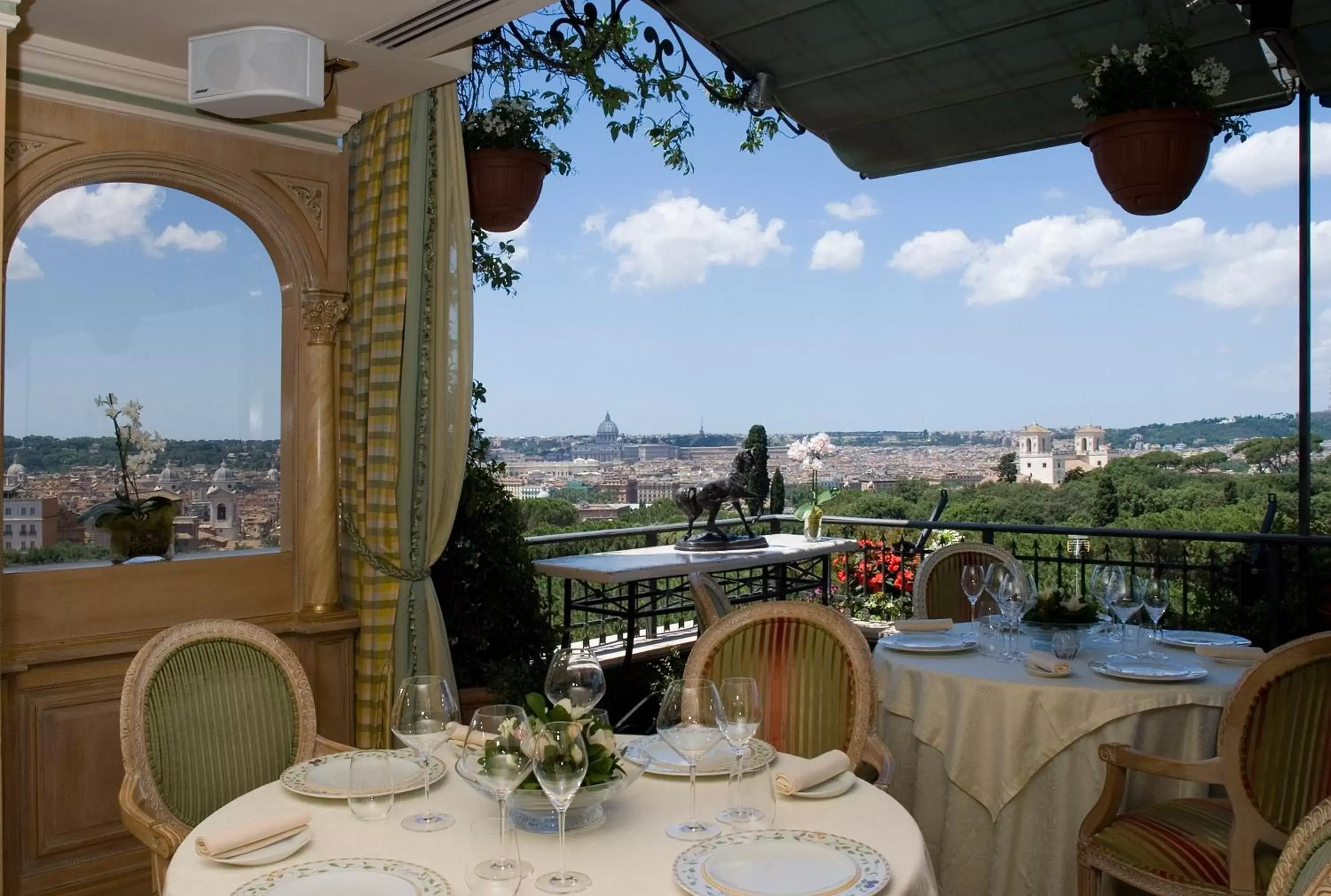 Balcony/Terrace, Restaurant/Places to Eat in Hotel Splendide Royal - The Leading Hotels of the World