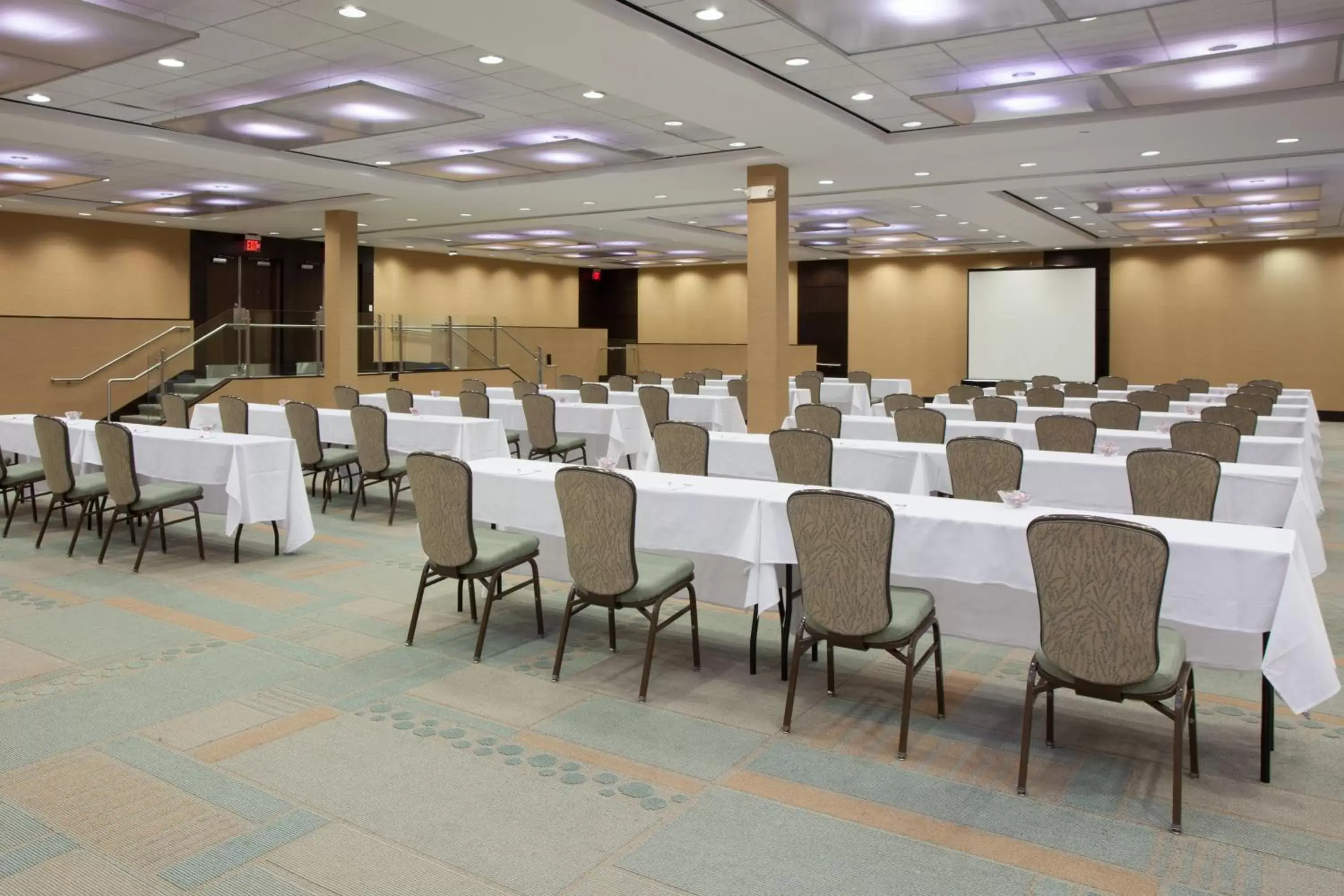 Meeting/conference room in Crowne Plaza Hotel Glen Ellyn/Lombard, an IHG Hotel