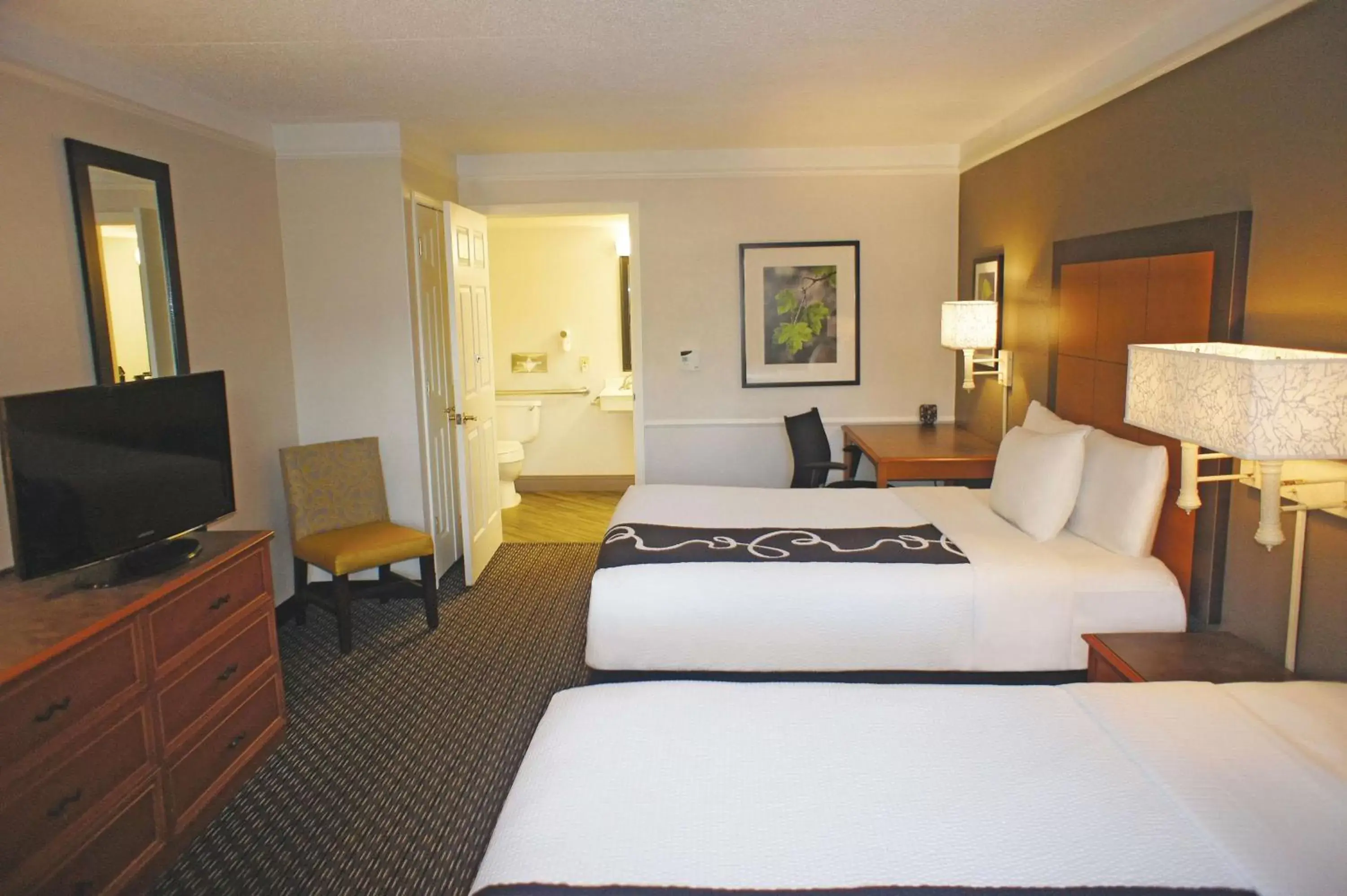 Photo of the whole room, Bed in Days Inn by Wyndham Gainesville Florida