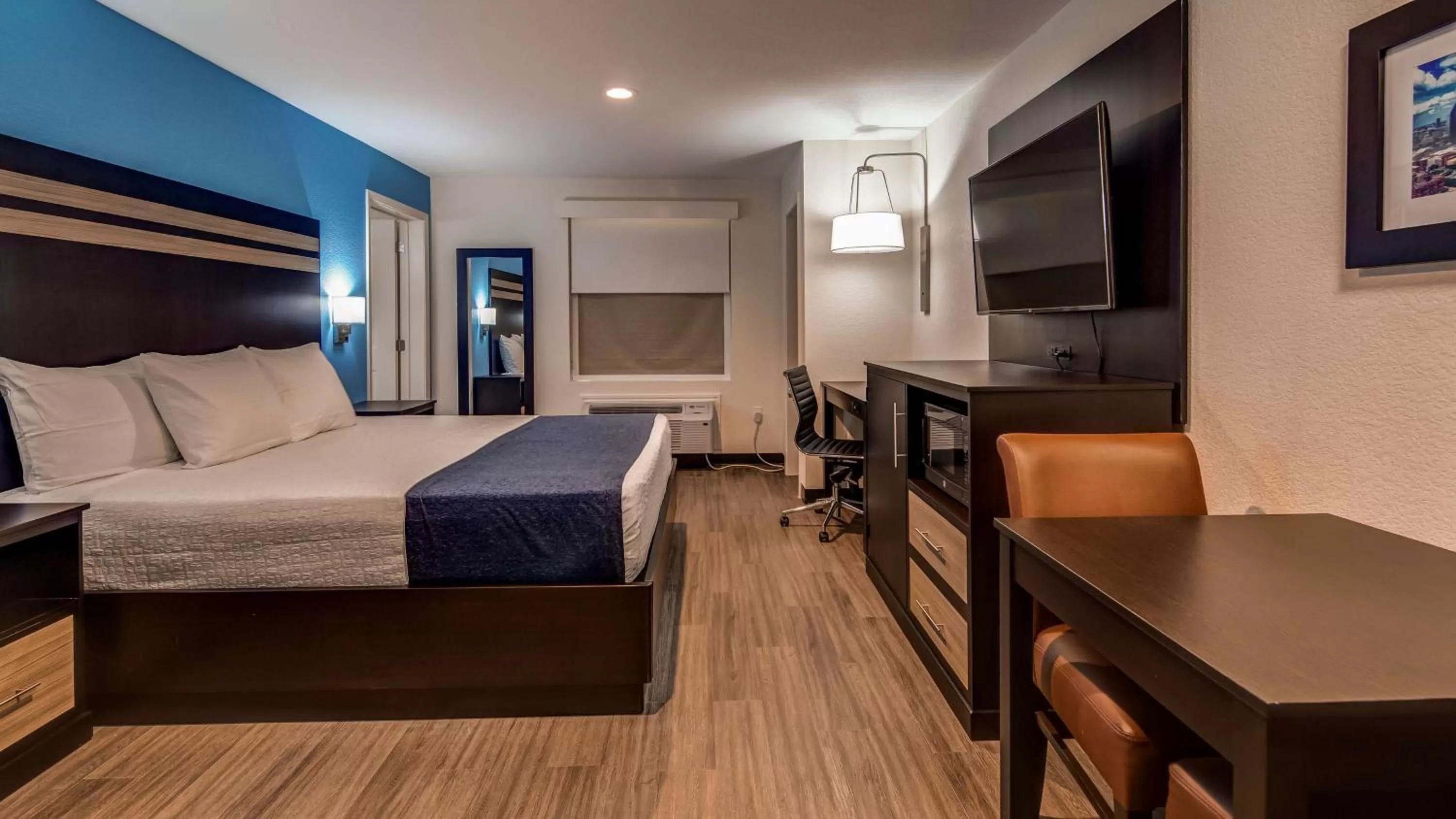 Photo of the whole room, Bed in SureStay Plus Hotel by Best Western Humble