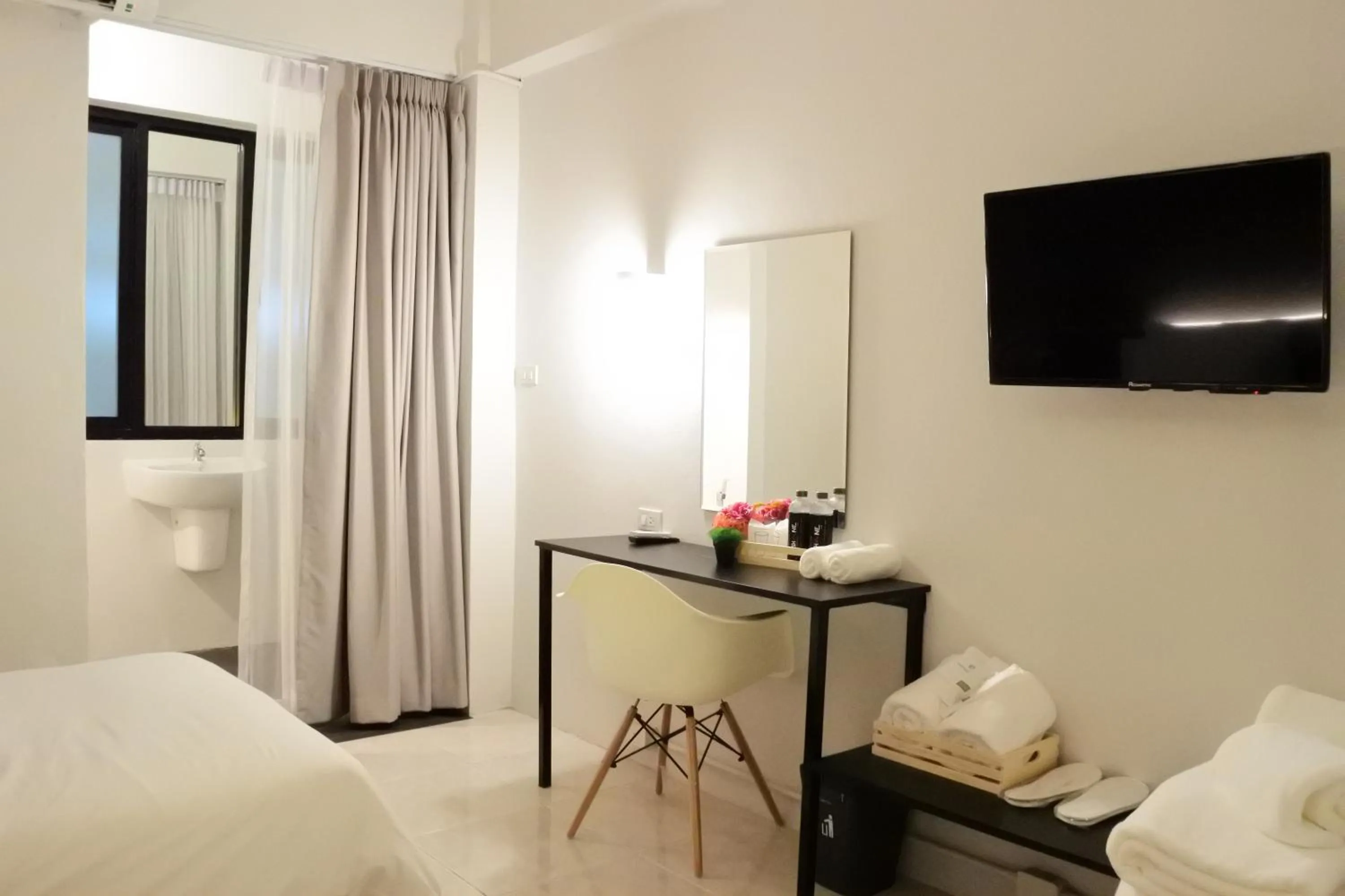 Other, Bed in Shane Hotel