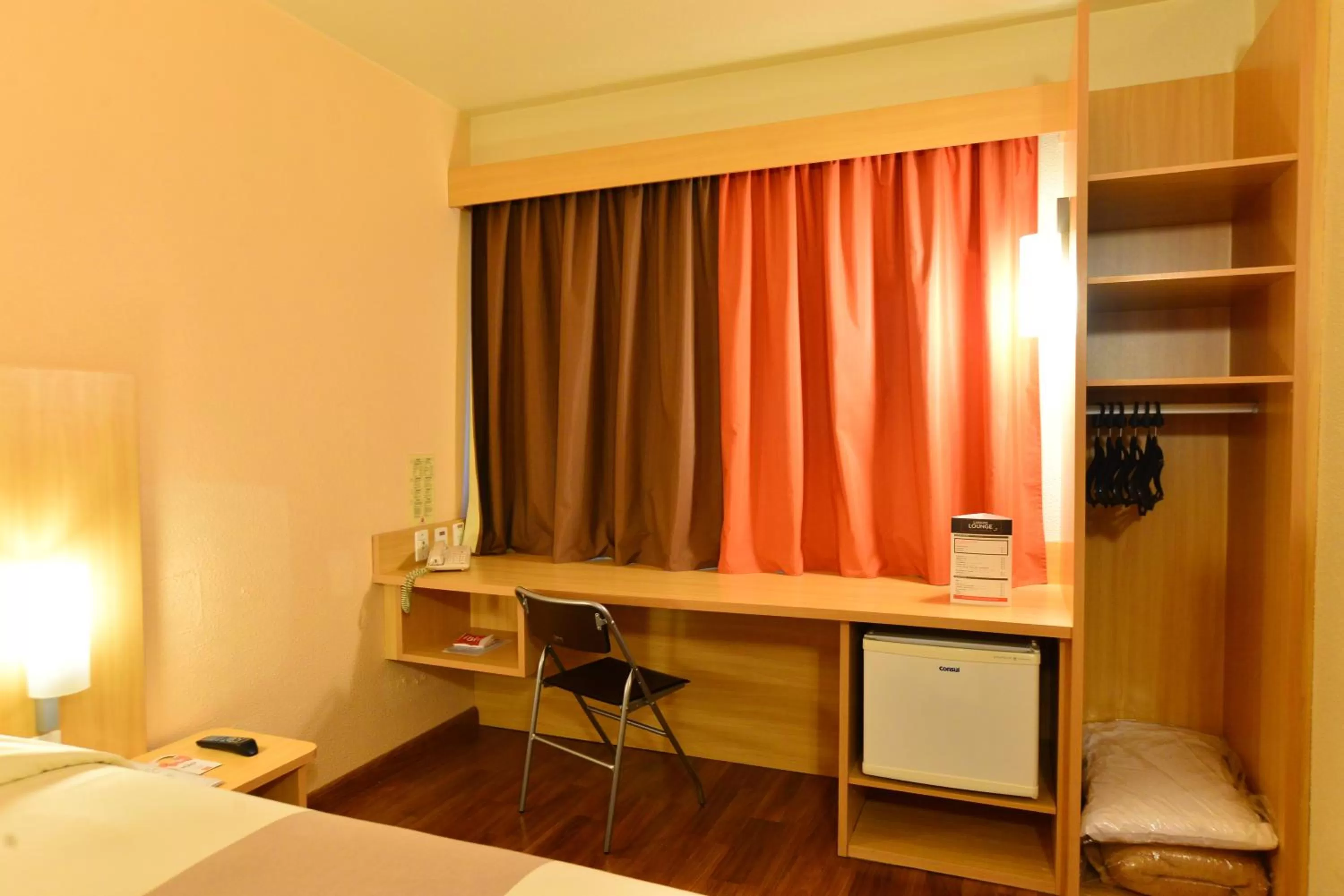Photo of the whole room, Bed in ibis Caxias do Sul