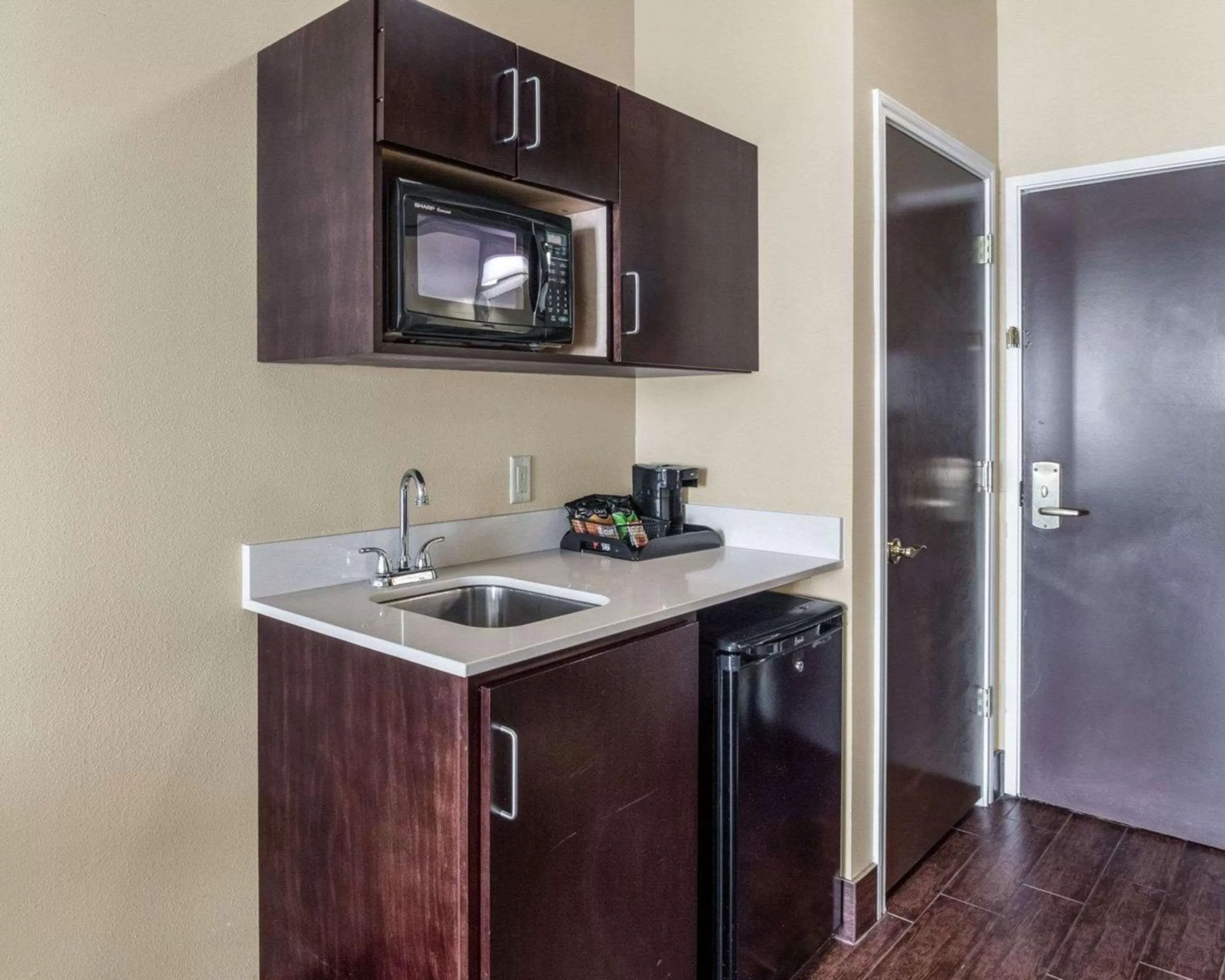 Photo of the whole room in Comfort Suites Odessa near University