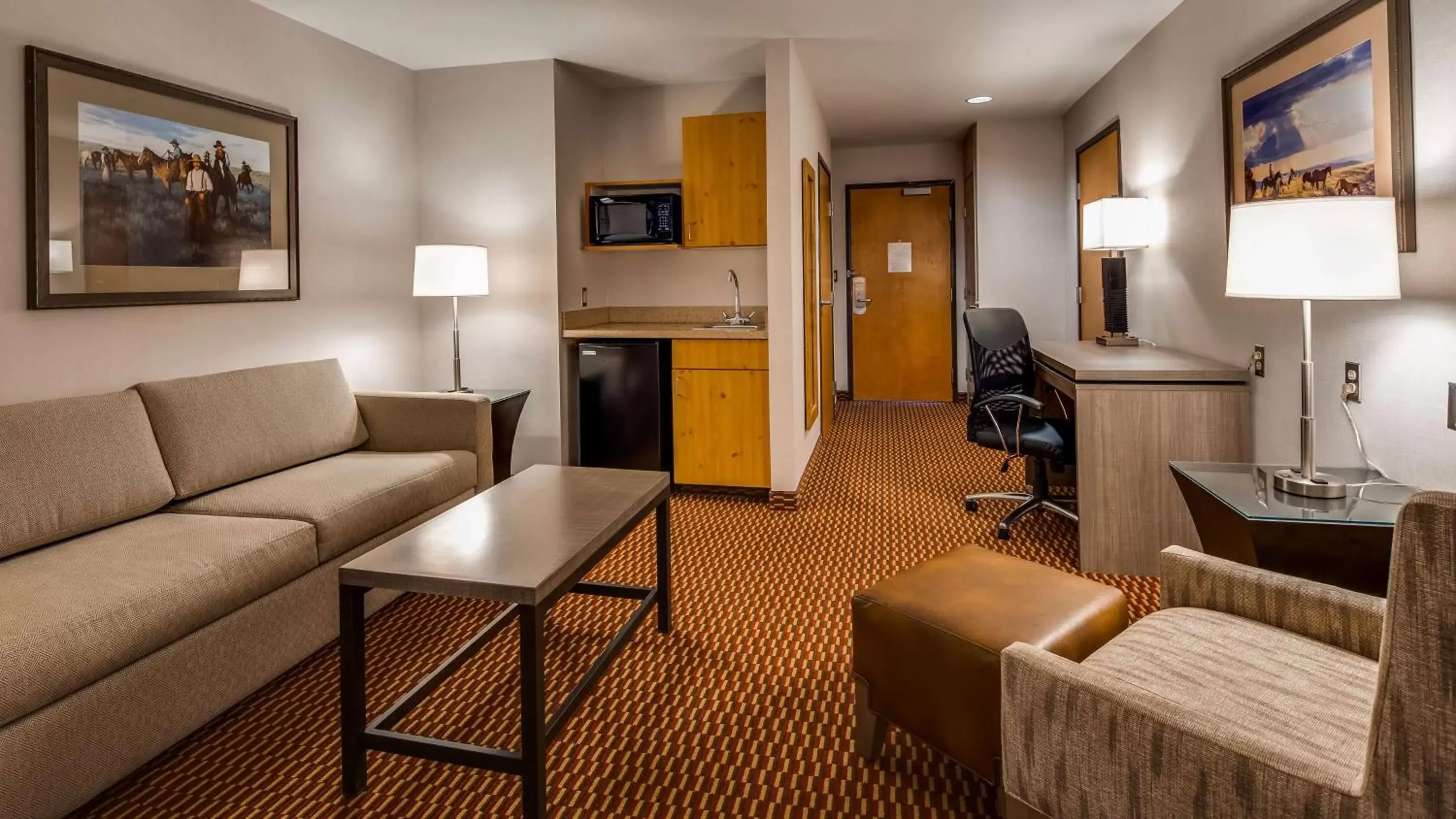 Photo of the whole room, Seating Area in Best Western Moriarty Heritage Inn