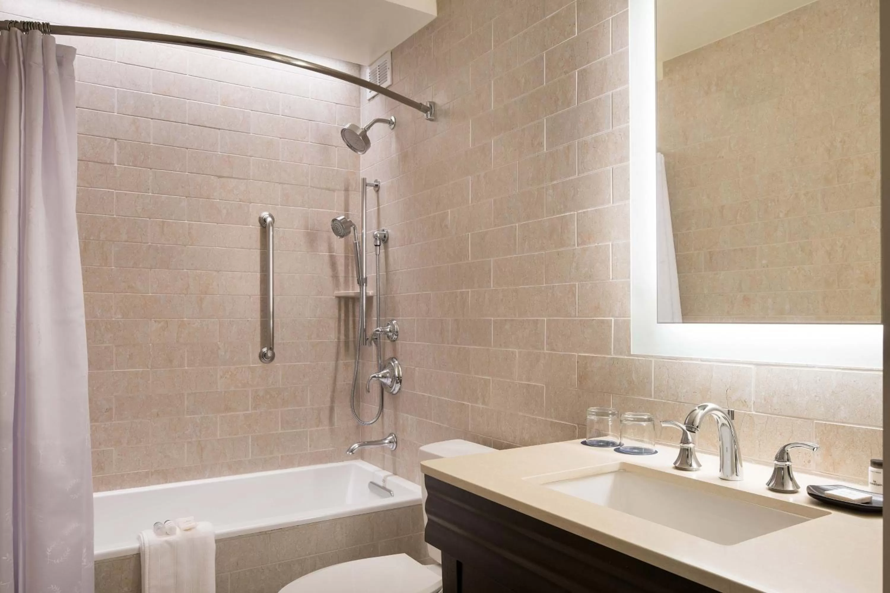 Bathroom in Sheraton Palo Alto Hotel