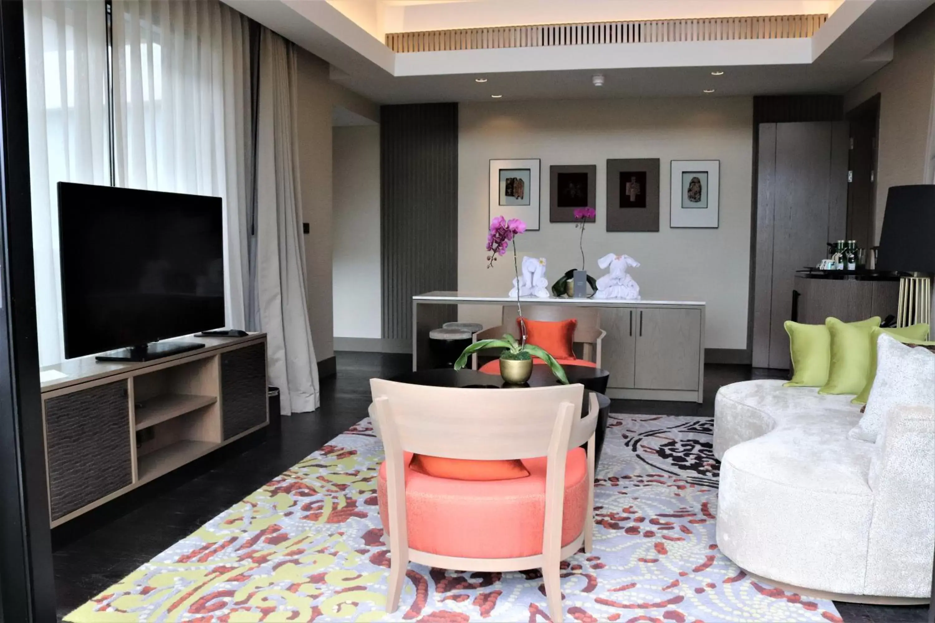 Living room, TV/Entertainment Center in Pullman Ciawi Vimala Hills Resort