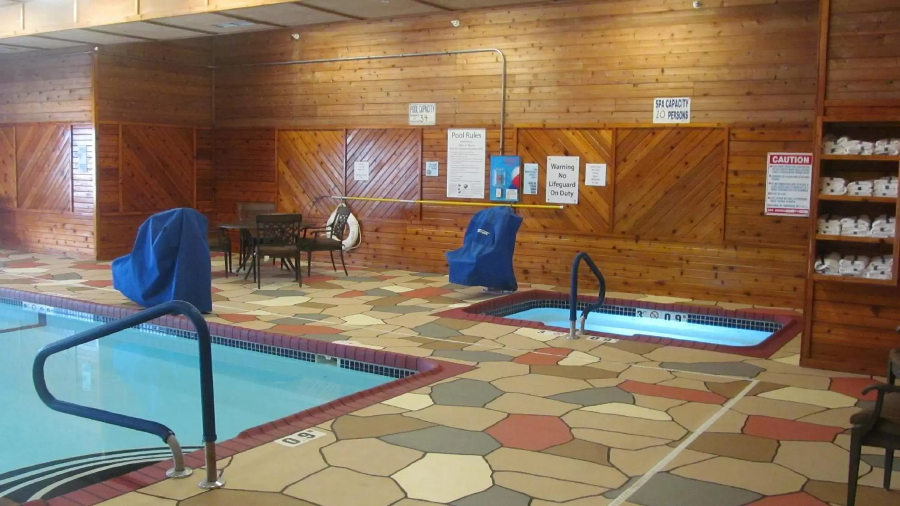 Swimming pool in Holiday Inn Express Hotel & Suites Lexington, an IHG Hotel
