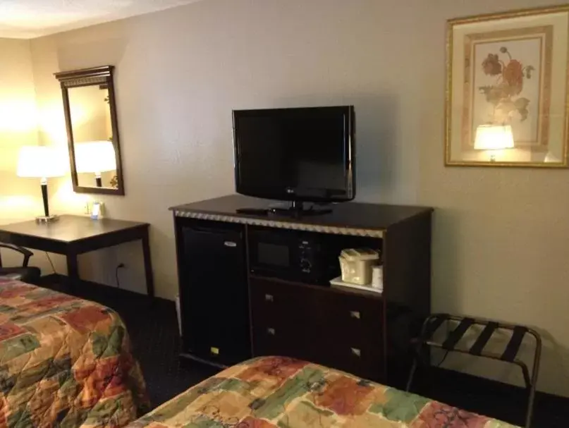 TV and multimedia, TV/Entertainment Center in Baymont Inn & Suites by Wyndham San Marcos